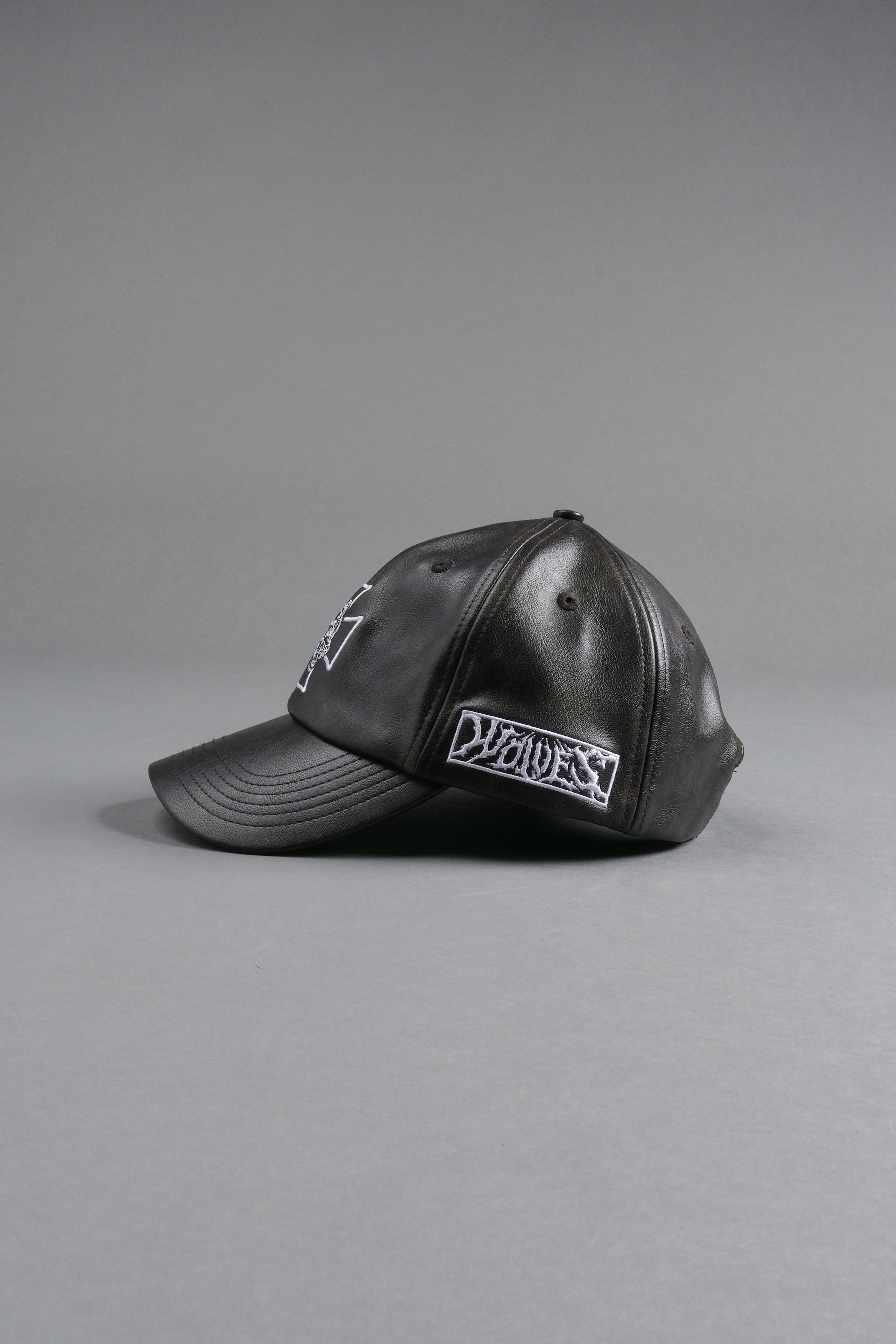 Iron Wolf Head Faux Leather Dad Hat in Black — imagem 9
