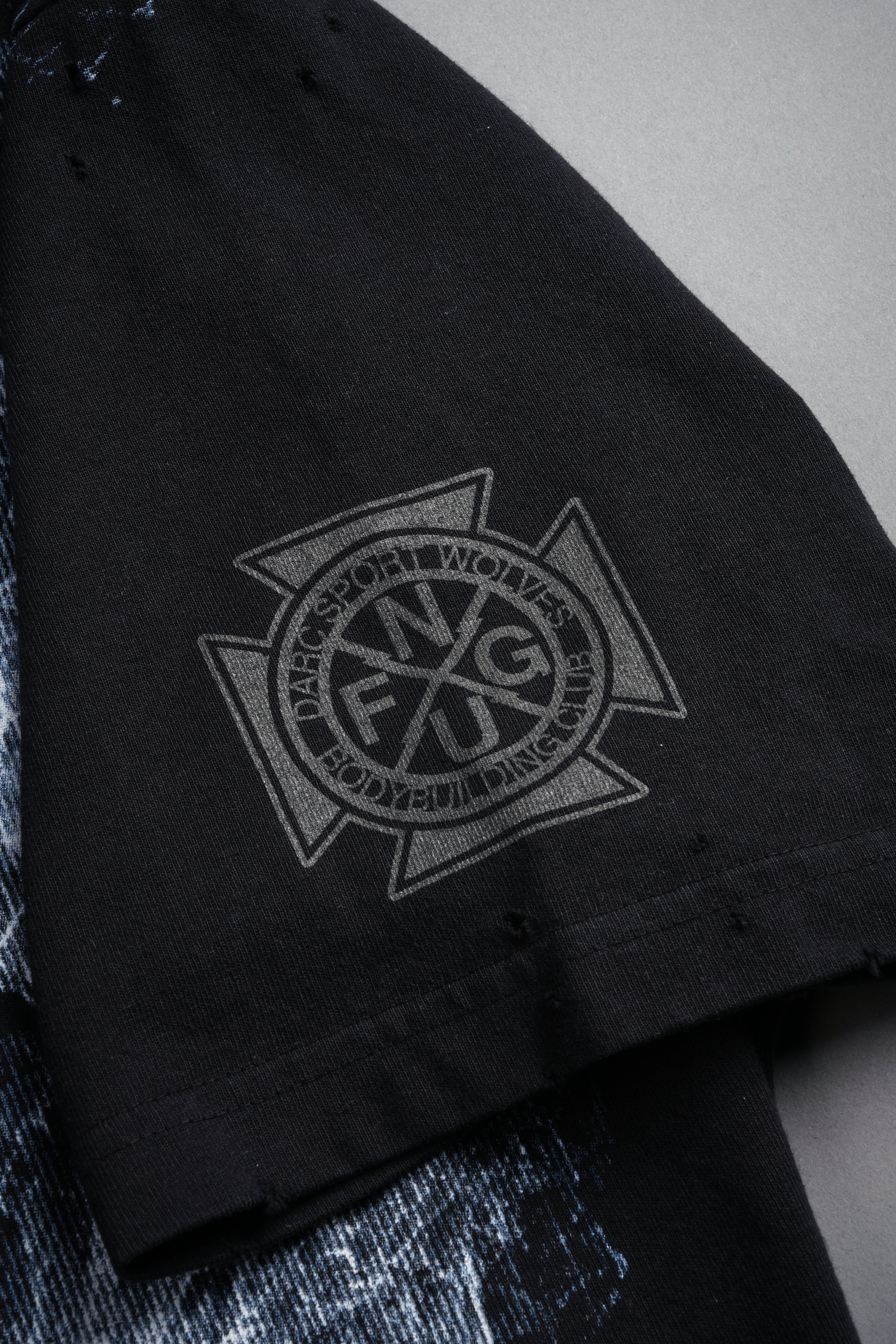 Sub-Zero Distressed Grunge Box Cut Tee V2 in Black — imagem 13
