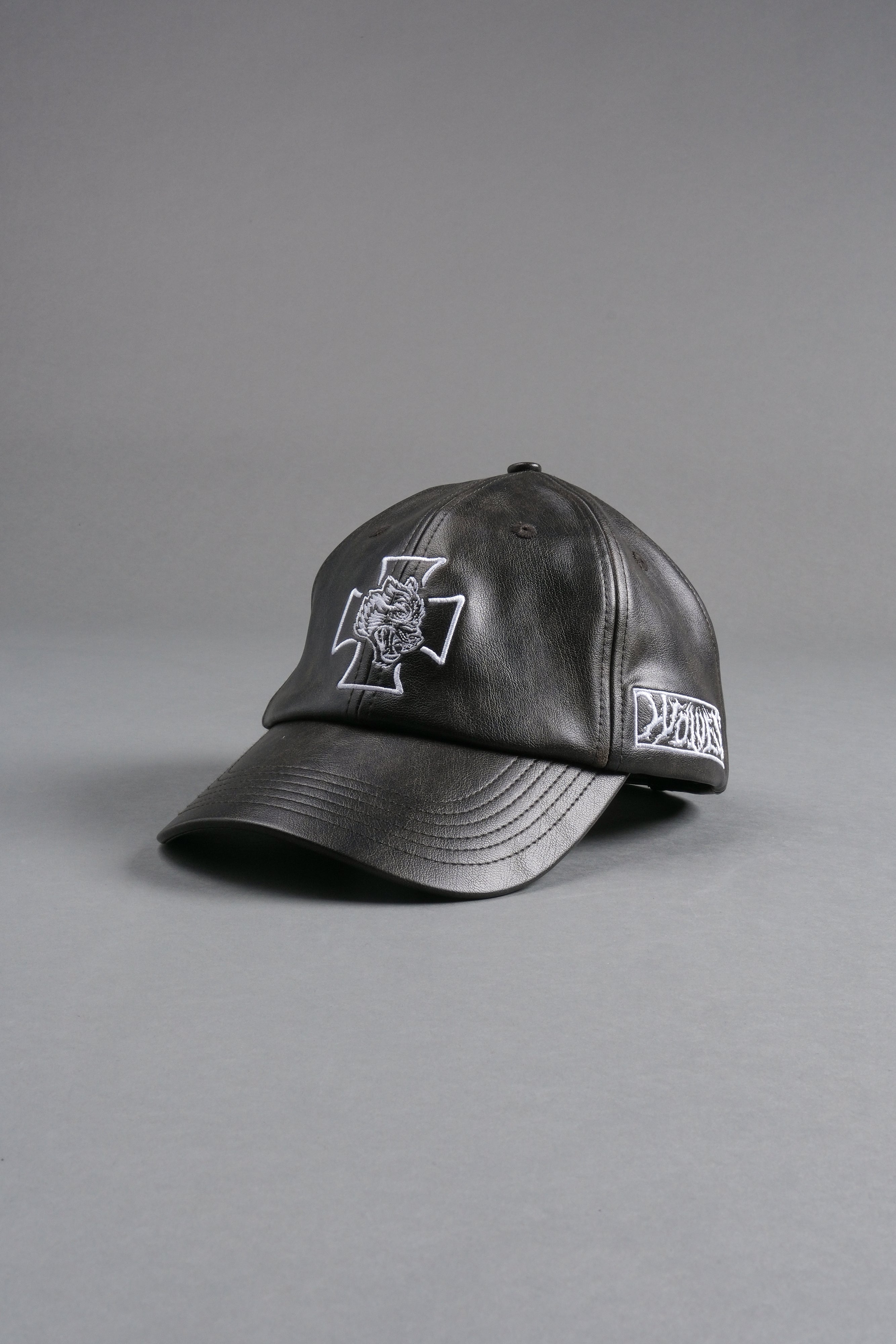 Iron Wolf Head Faux Leather Dad Hat in Black — imagem 10