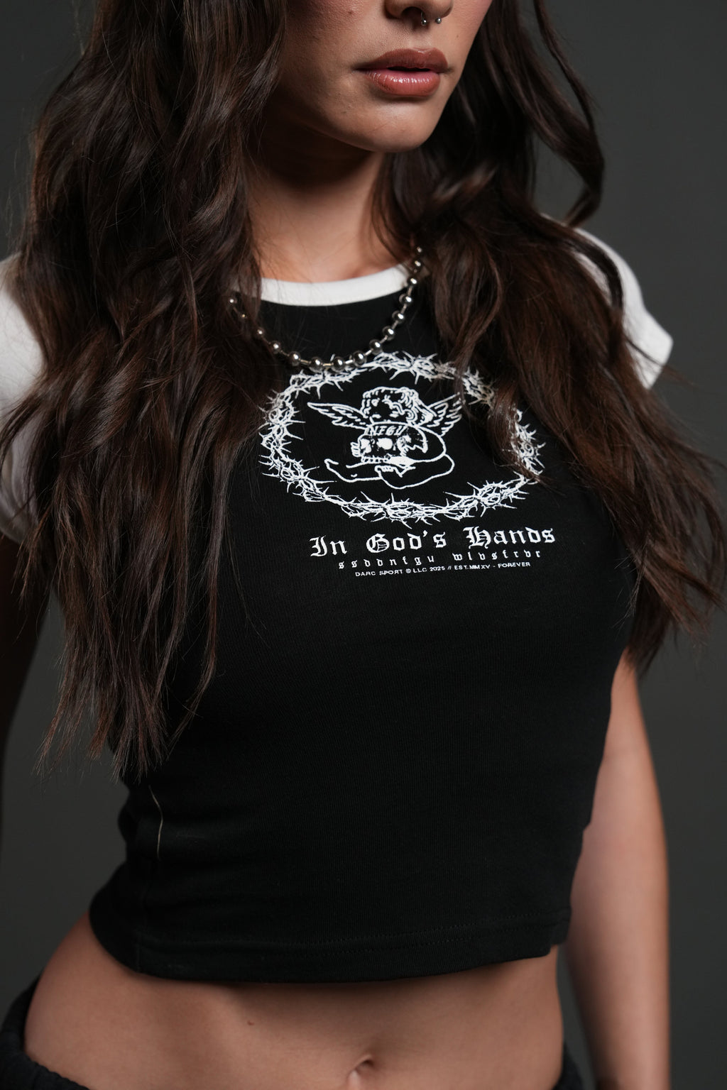 Cherub's Oath Lina Raglan "Baby" Tee in Black/Cream — imagem 4