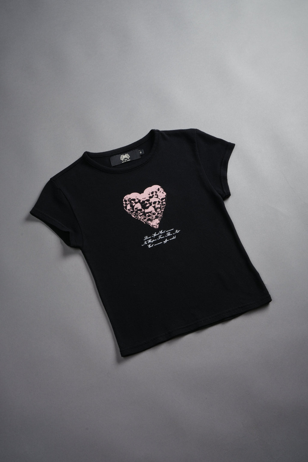 Memento Amore "Baby" Tee in Black — imagem 7