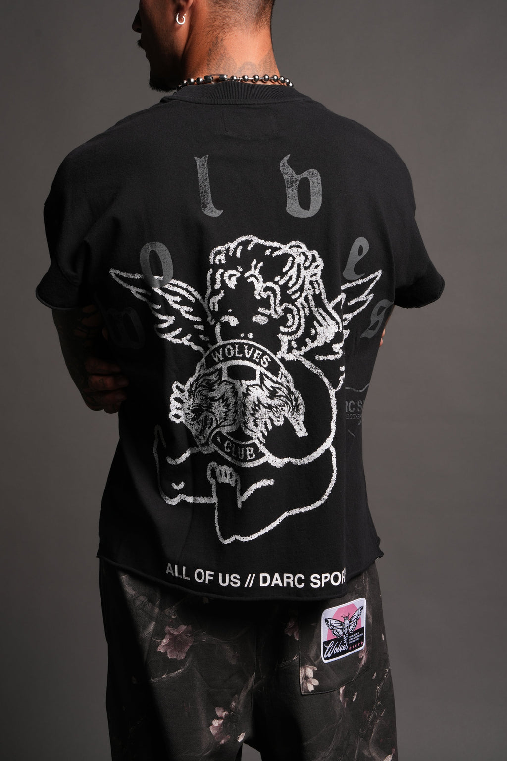 Wolves Club Cherub Grunge Mid Length Raw Hem Cap Sleeve Tee In Black - imagem 8