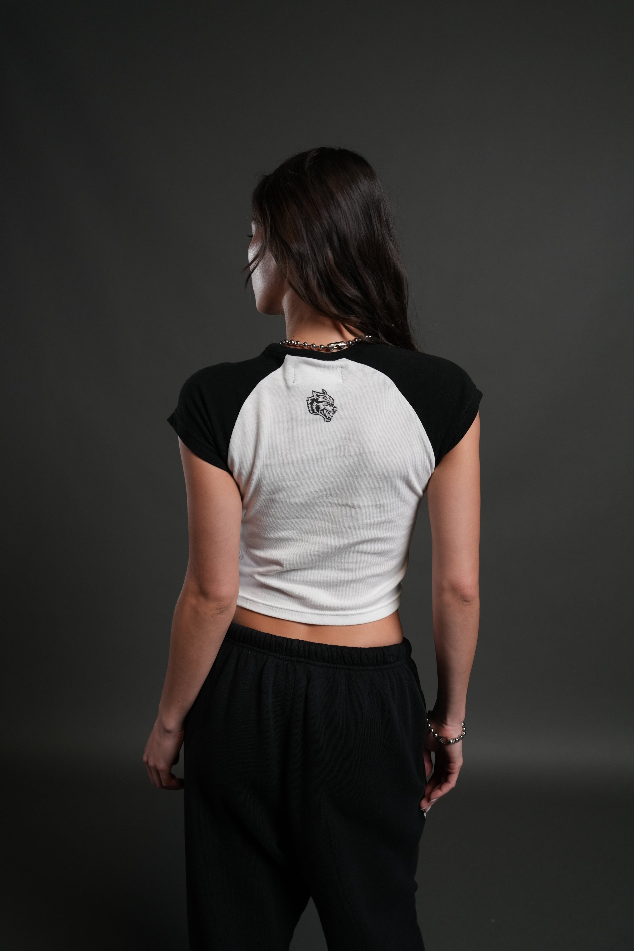 Cherub's Oath Lina Raglan "Baby" Tee in White/Black — imagem 2