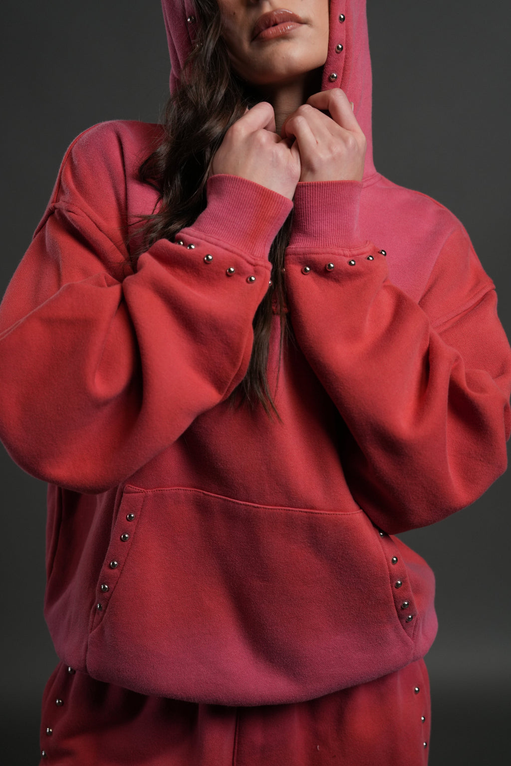 Studded Chopper Appliqué Pierce Hoodie in Roman Red Drift Wash — imagem 4