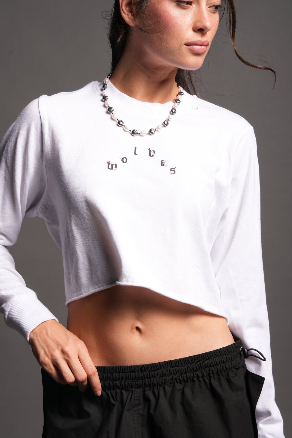 Sakura Pyramid Premium Cropped Ls Tee In White — imagem 3