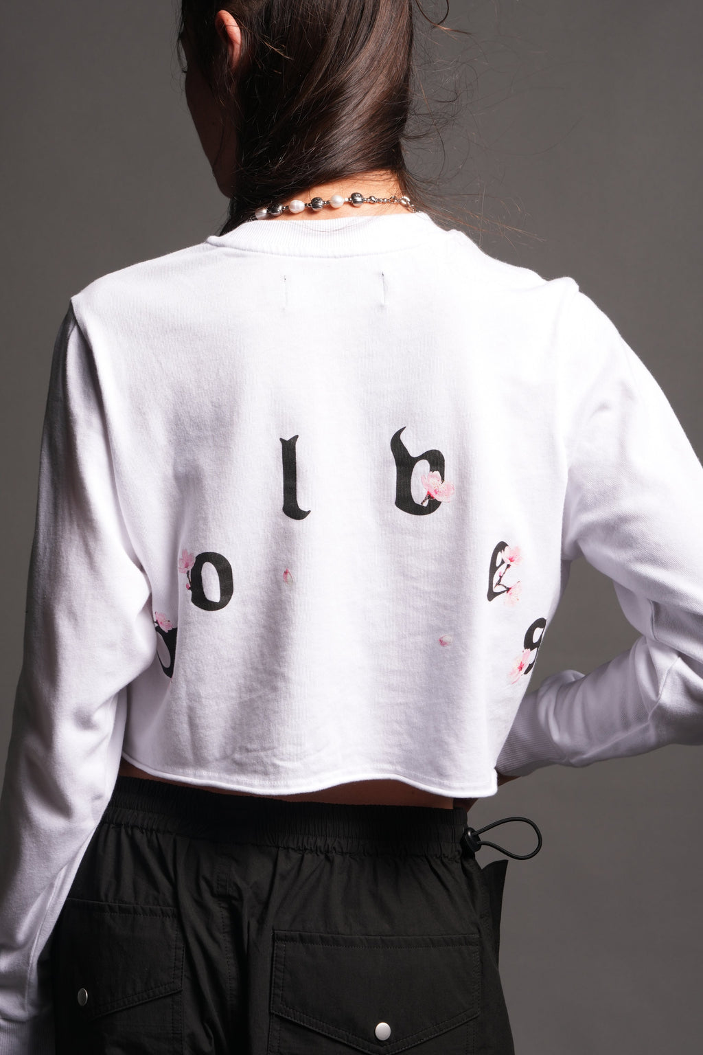Sakura Pyramid Premium Cropped Ls Tee In White — imagem 4