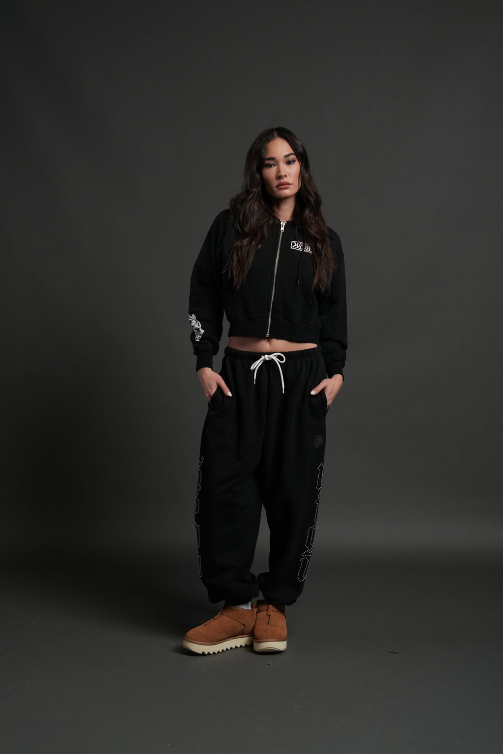 Midnight Wolves "Sage" Cropped Zip Hoodie in Black Drift Wash — imagem 3