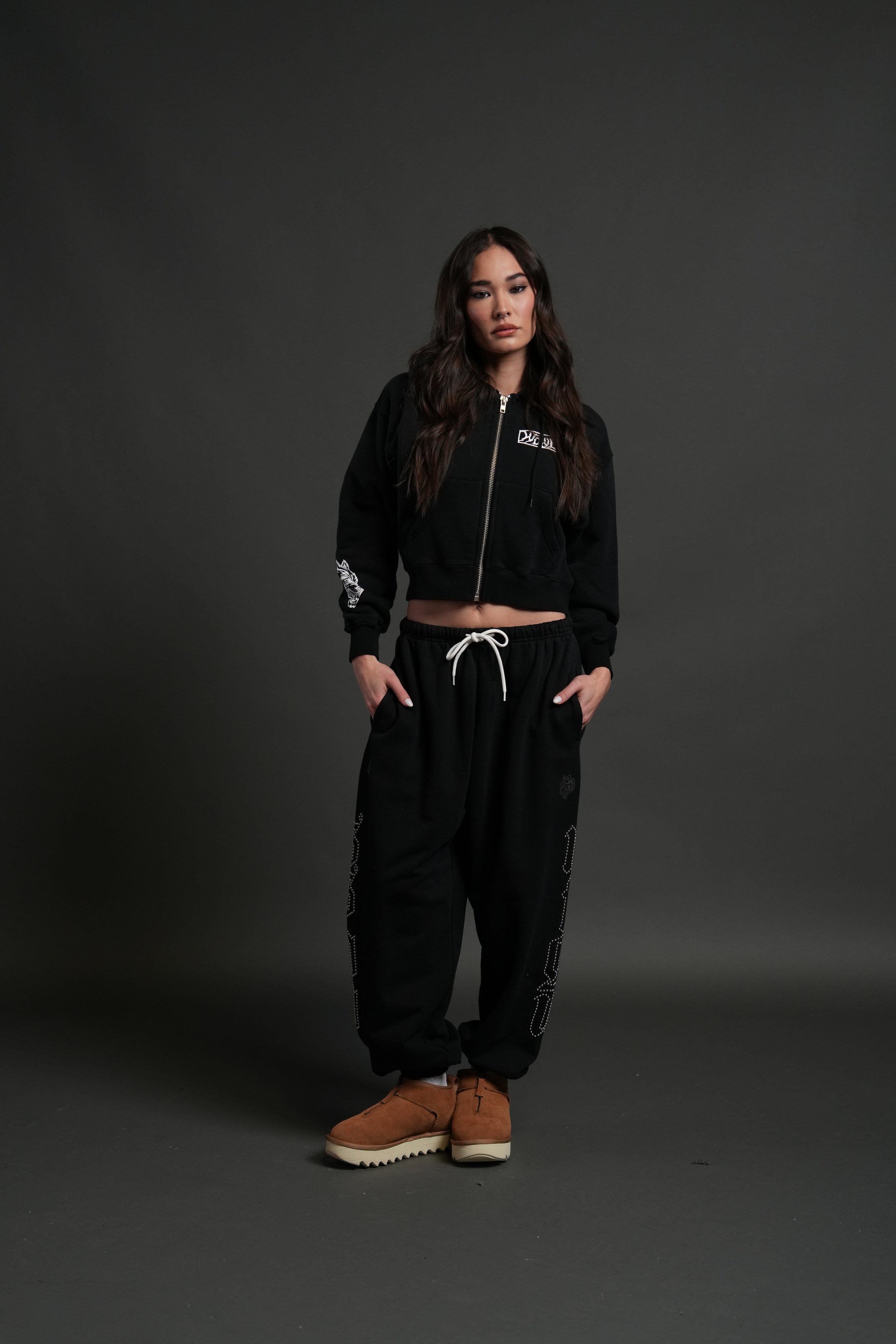 Midnight Wolves "Sage" Cropped Zip Hoodie in Black Drift Wash — imagem 3