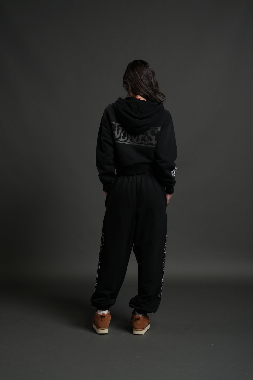 Midnight Wolves "Sage" Cropped Zip Hoodie in Black Drift Wash — imagem 4