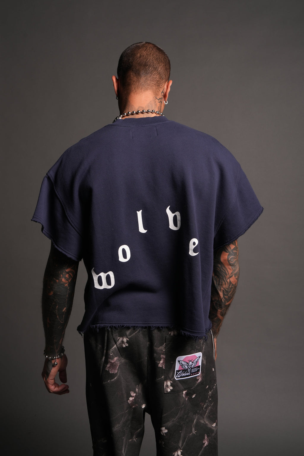 Wolf Pyramid Raw Hem Box Cut Cap Sleeve London Crewneck In Navy - imagem 2