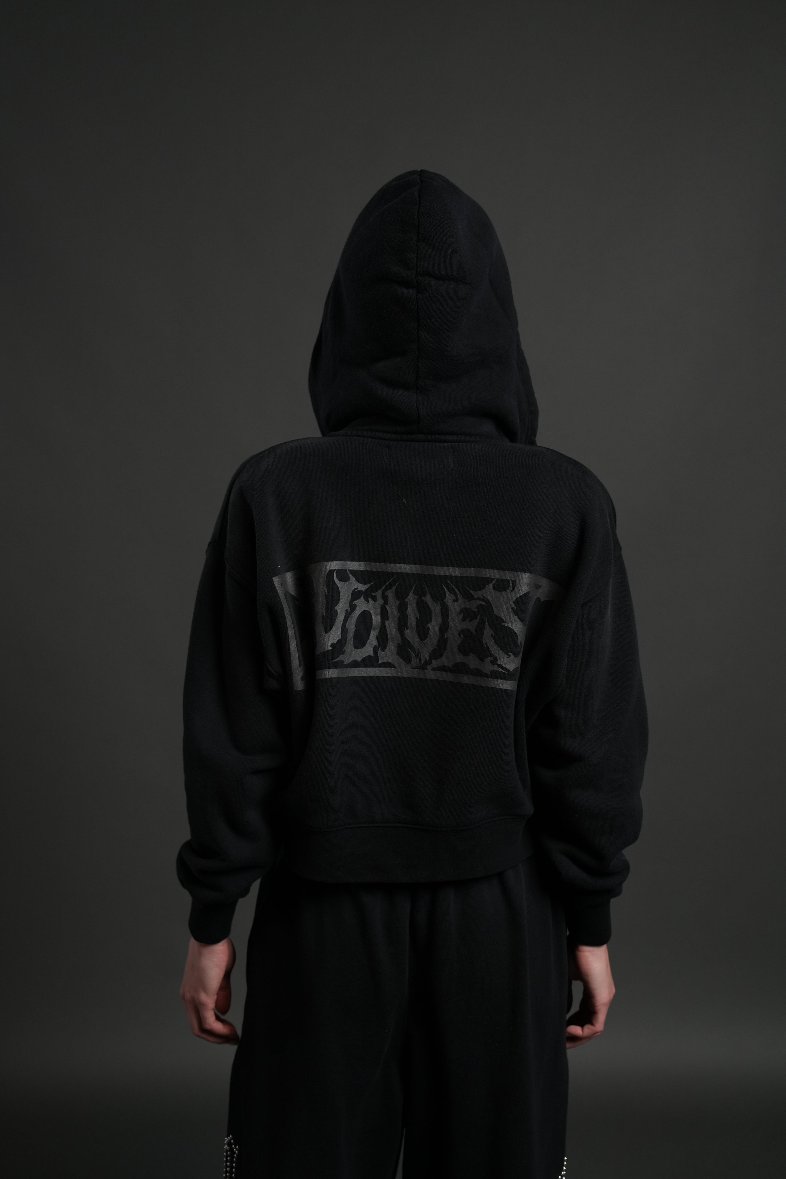 Midnight Wolves "Sage" Cropped Zip Hoodie in Black Drift Wash — imagem 2