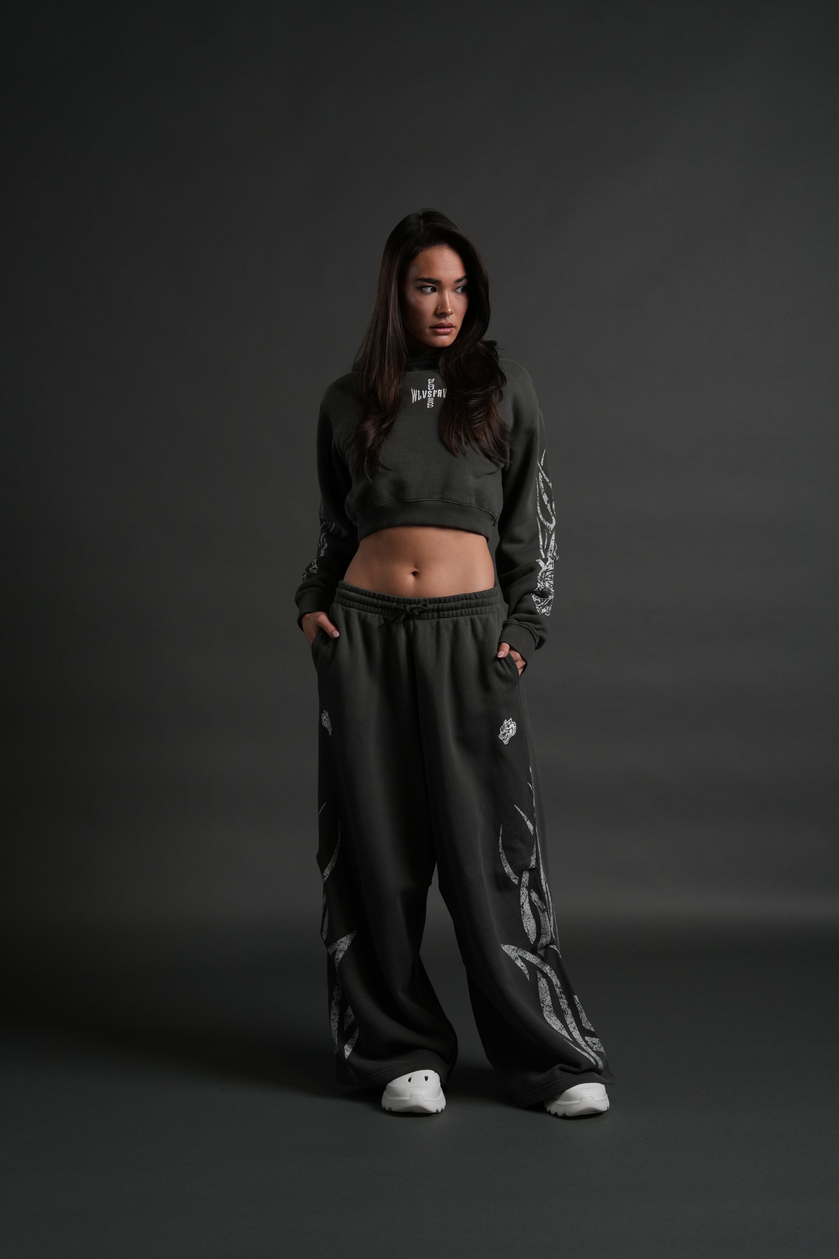 Finite Flame "Rose" She Hoodie in Wolf Gray Drift Wash — imagem 3