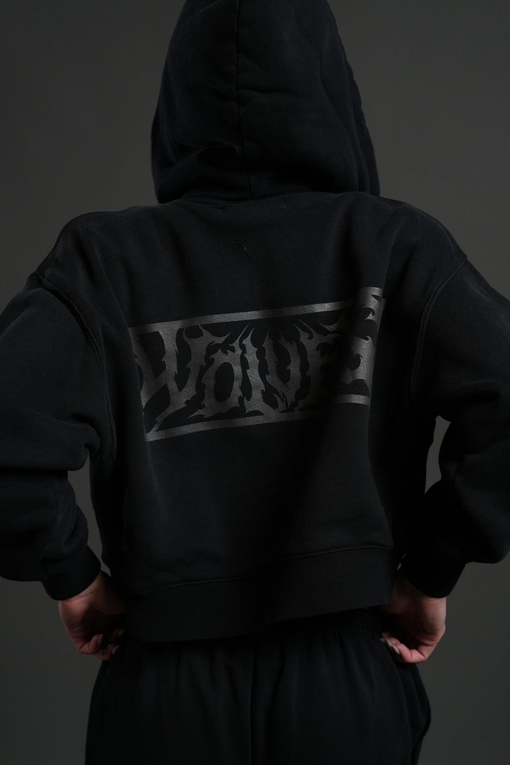 Midnight Wolves "Sage" Cropped Zip Hoodie in Black Drift Wash — imagem 7