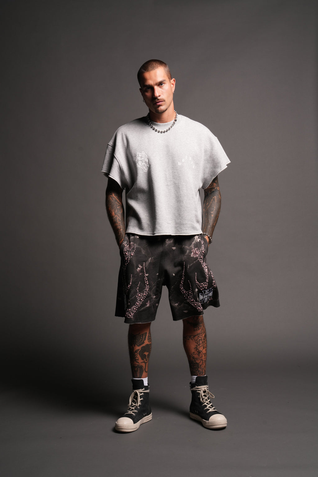 Wolf Pyramid Raw Hem Box Cut Cap Sleeve London Crewneck In Light Athletic Gray - imagem 5