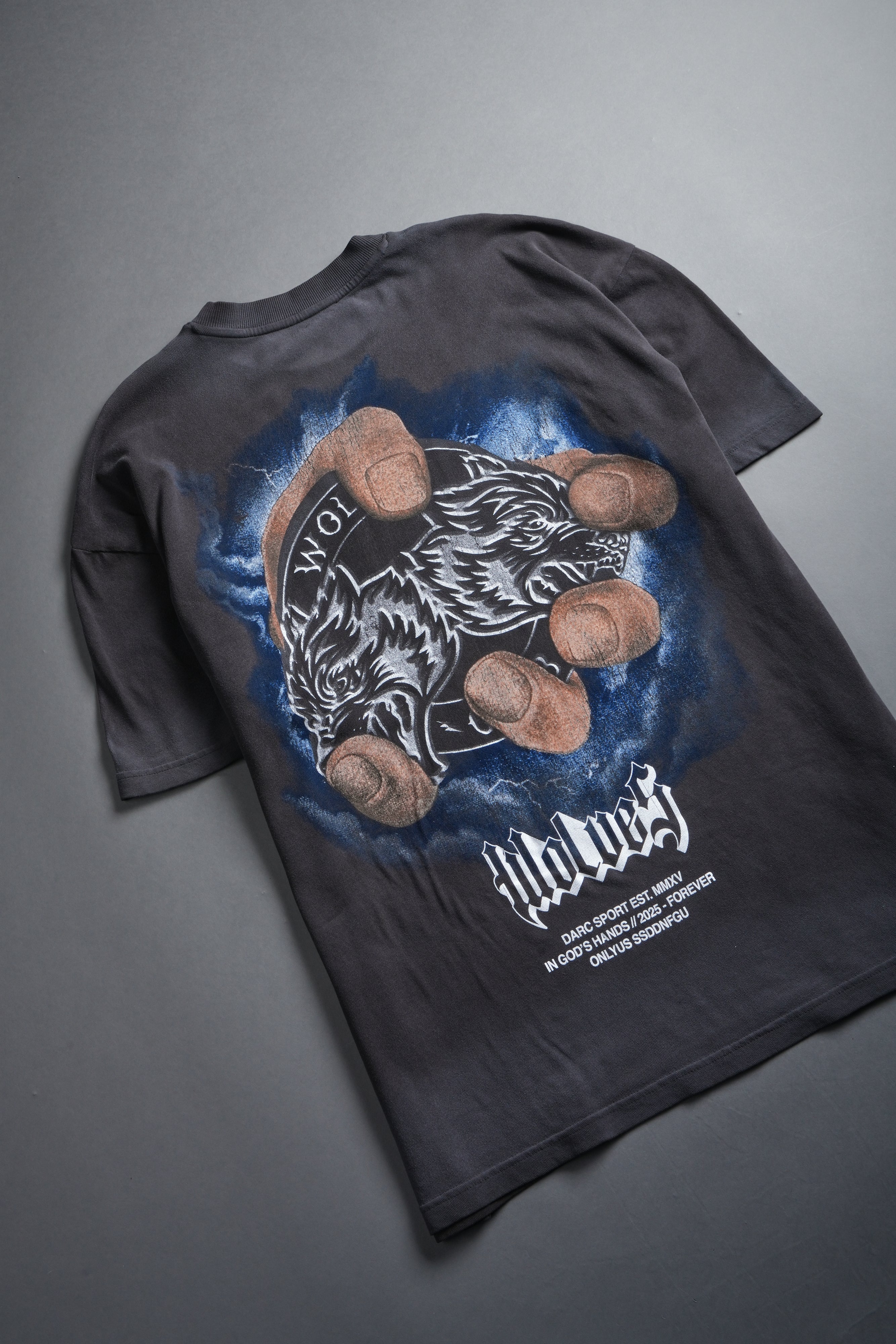 In God's Hands "Premium" Oversized Tee in Wolf Gray Drift Wash — imagem 8