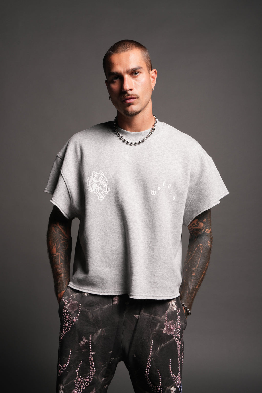 Wolf Pyramid Raw Hem Box Cut Cap Sleeve London Crewneck In Light Athletic Gray - imagem 4