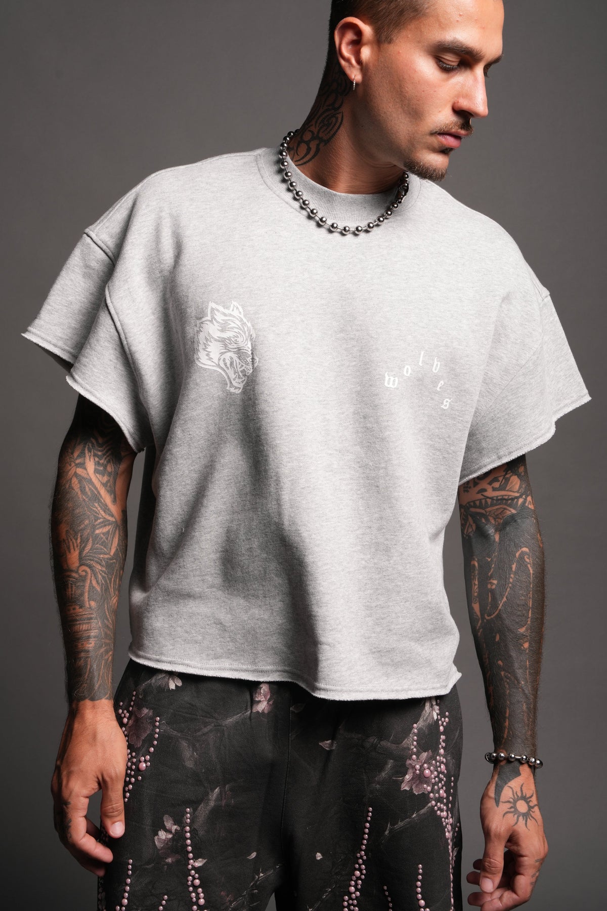Wolf Pyramid Raw Hem Box Cut Cap Sleeve London Crewneck In Light Athletic Gray - imagem 7