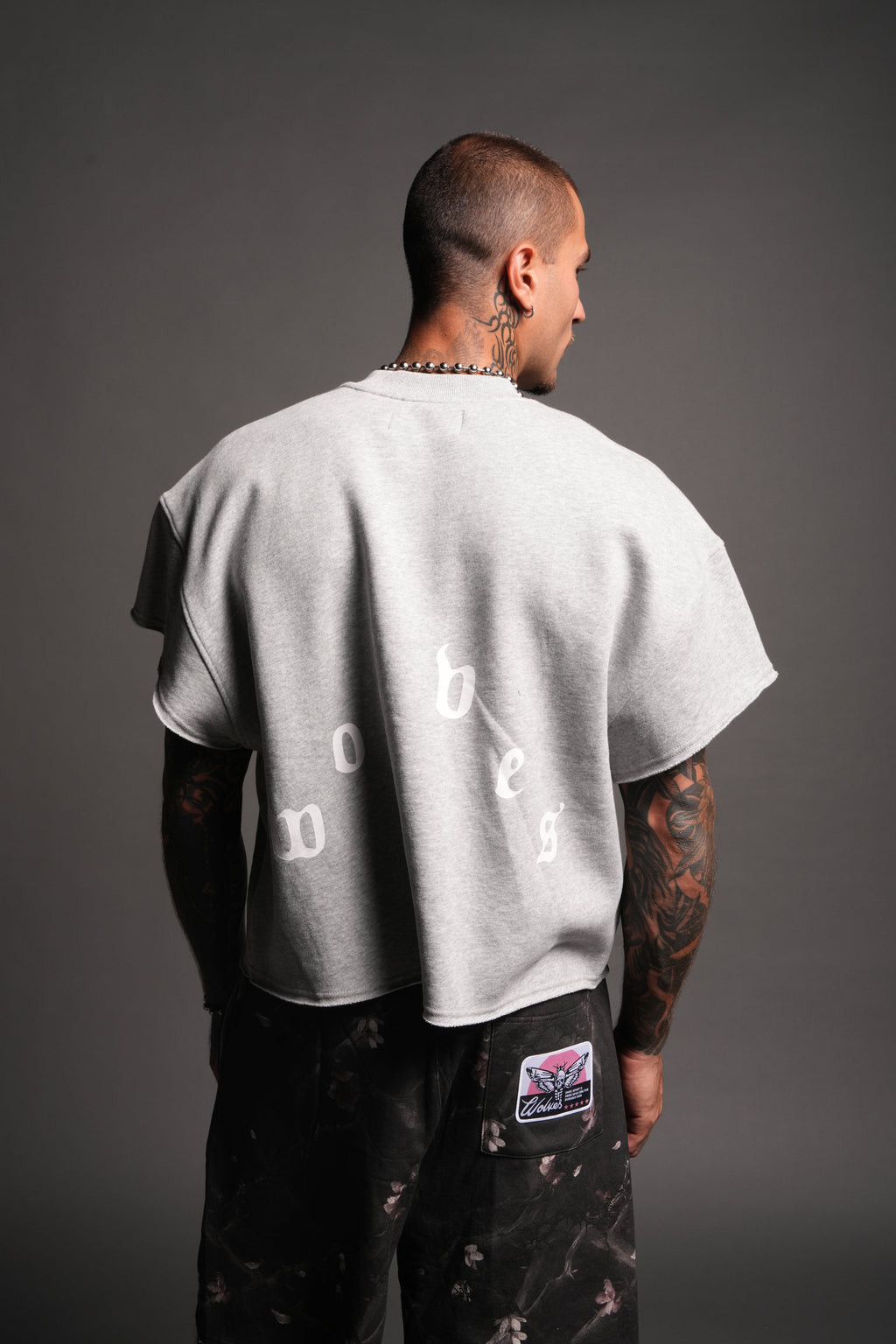 Wolf Pyramid Raw Hem Box Cut Cap Sleeve London Crewneck In Light Athletic Gray - imagem 2