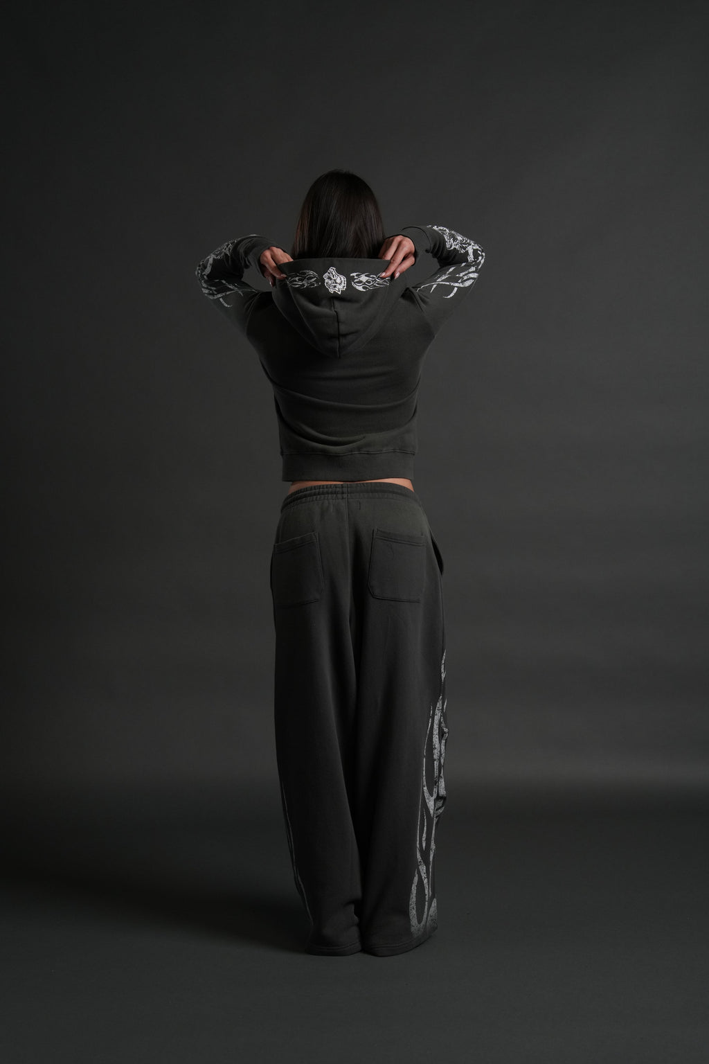 Finite Flame "Iris" Zip Up She Hoodie in Wolf Gray Drift Wash — imagem 8