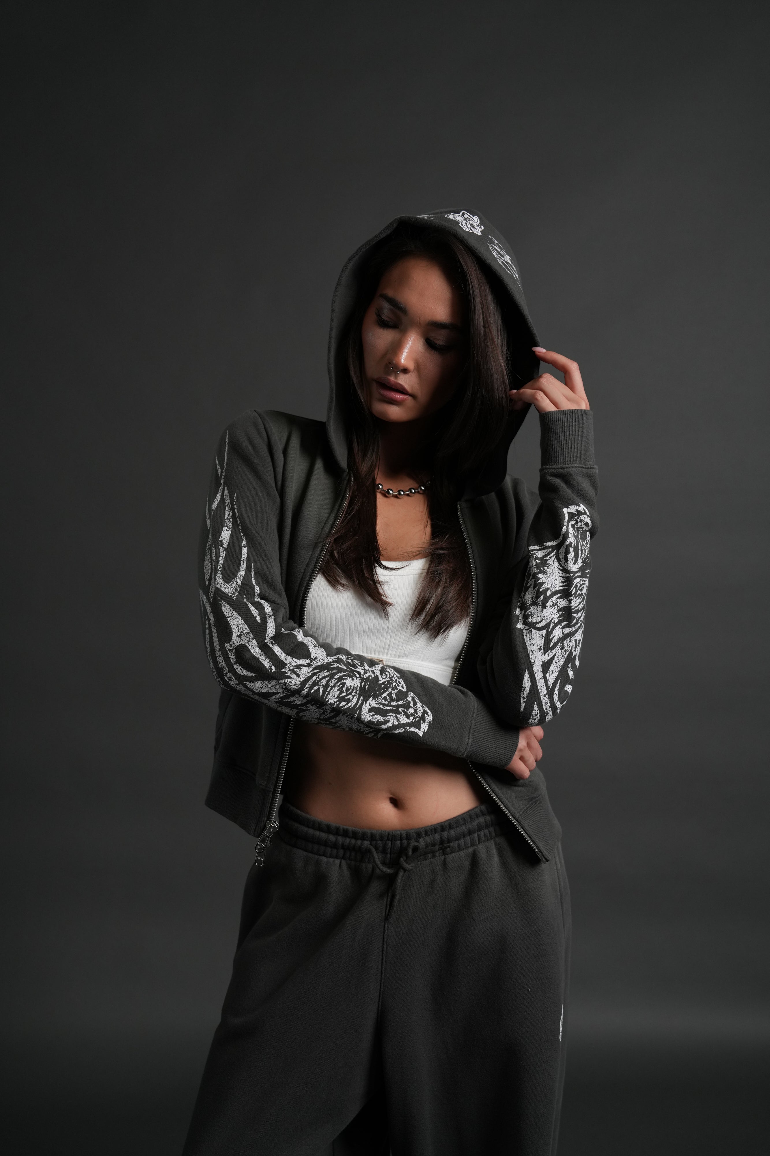 Finite Flame "Iris" Zip Up She Hoodie in Wolf Gray Drift Wash — imagem 1
