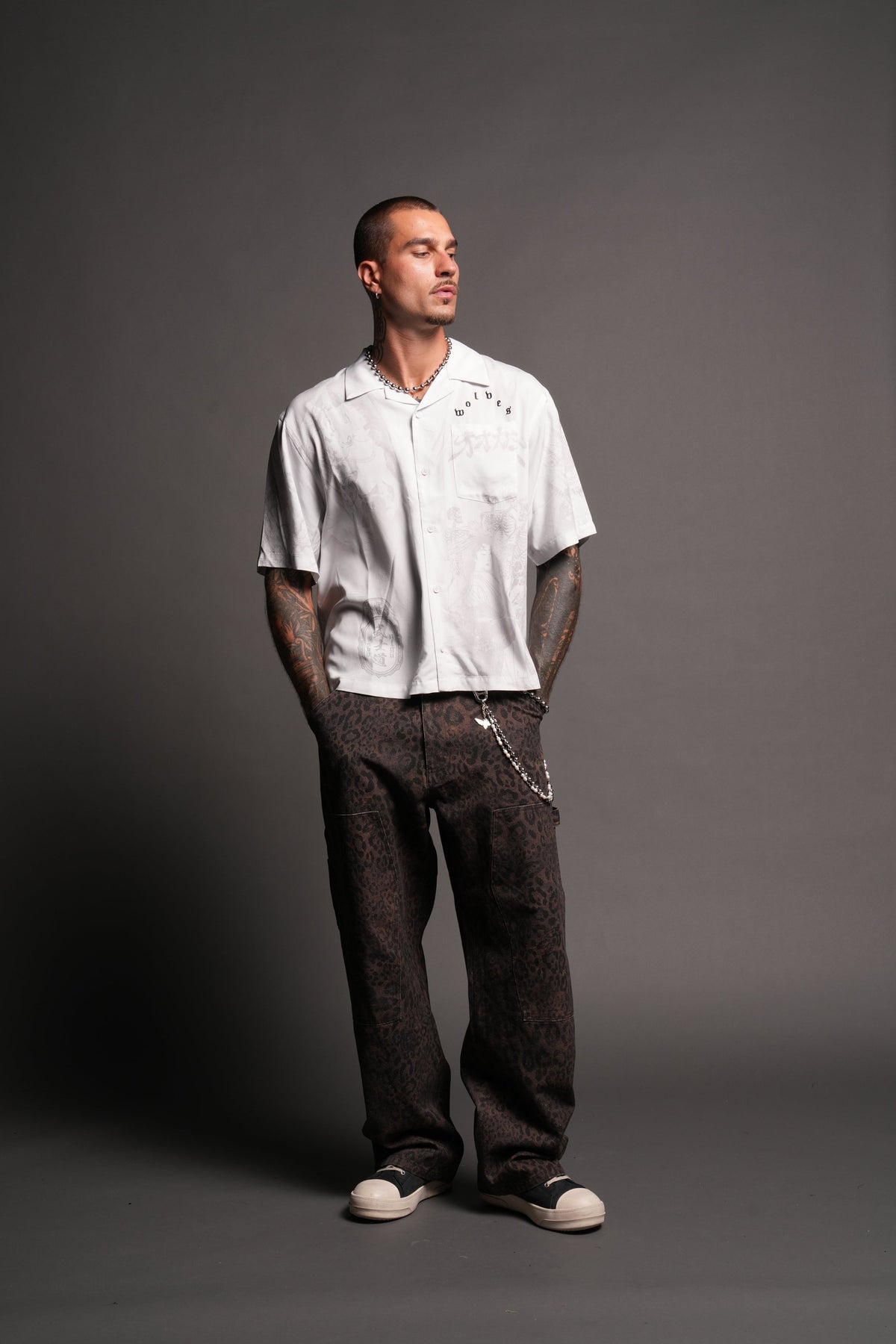 Ronin'S Lament Romero Mid Length Button Up in Cream — imagem 5