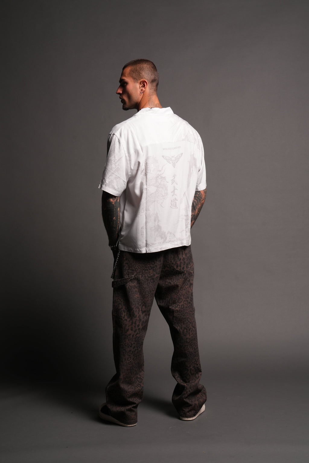 Ronin'S Lament Romero Mid Length Button Up in Cream — imagem 6