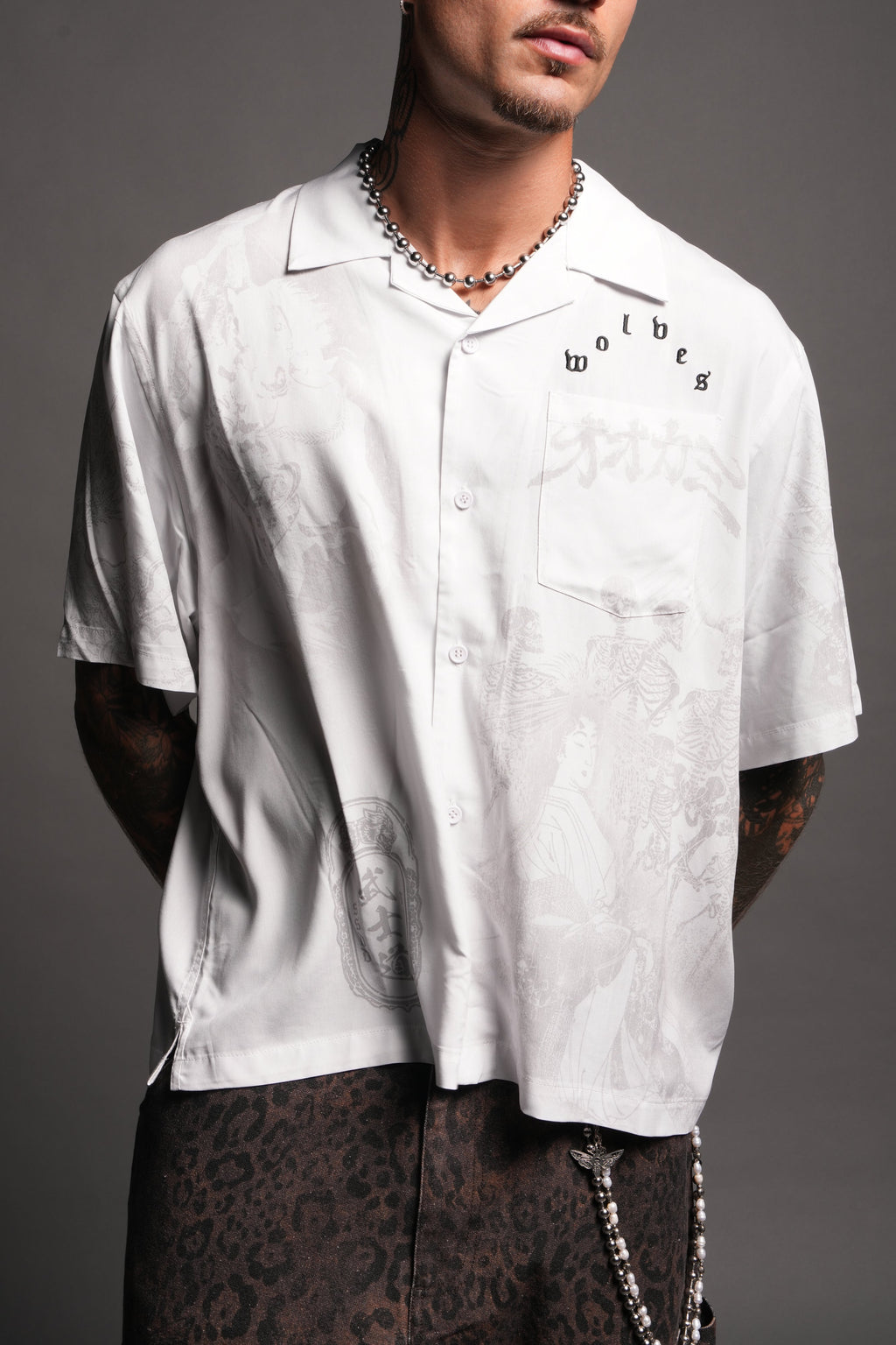 Ronin'S Lament Romero Mid Length Button Up in Cream — imagem 7