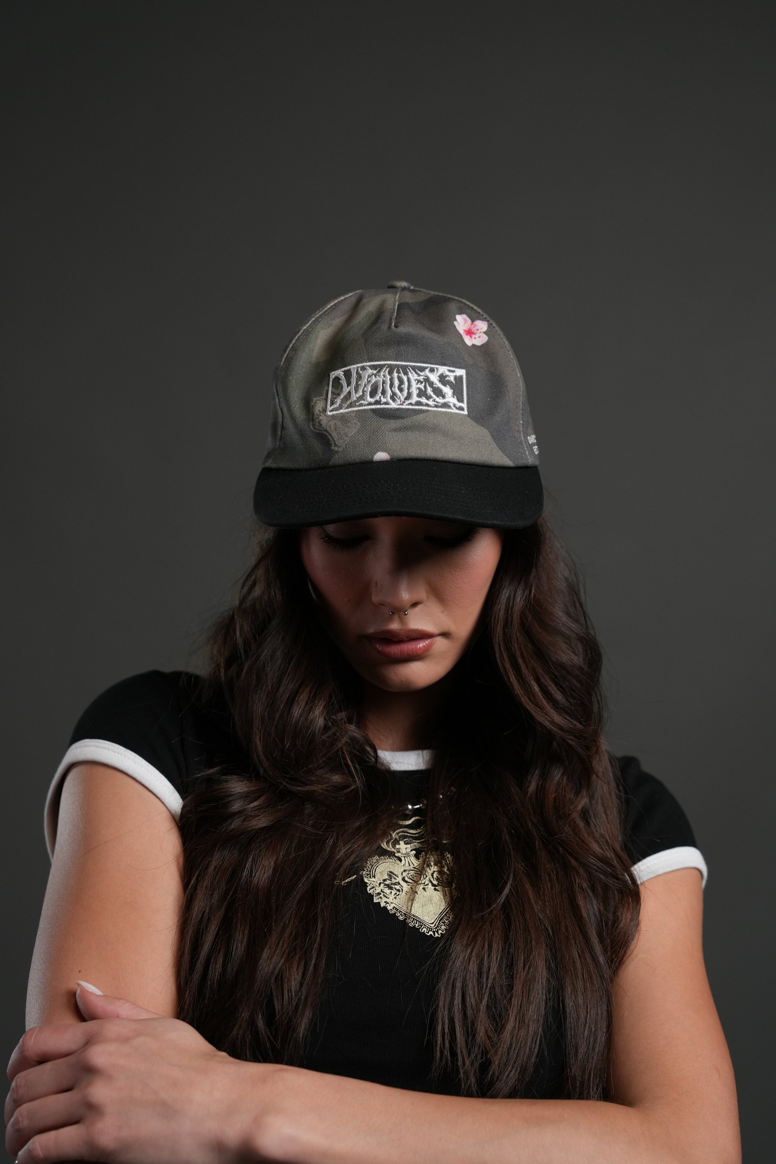 Midnight Wolves Vintage 5 Panel Hat in Vintage Blossom Woodland Camo — imagem 7