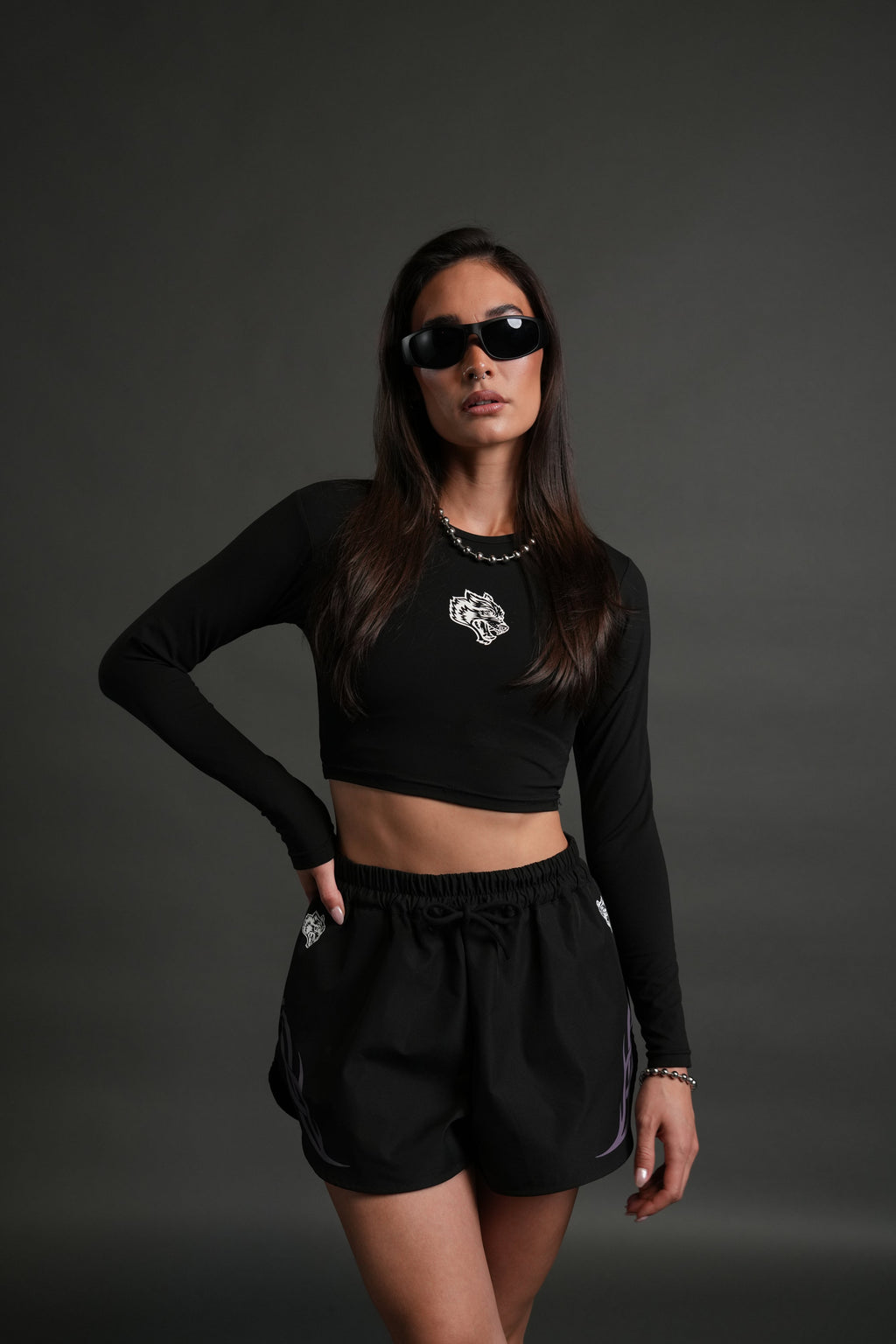 Dual Finite Code She Nadia Track Shorts in Black — imagem 11