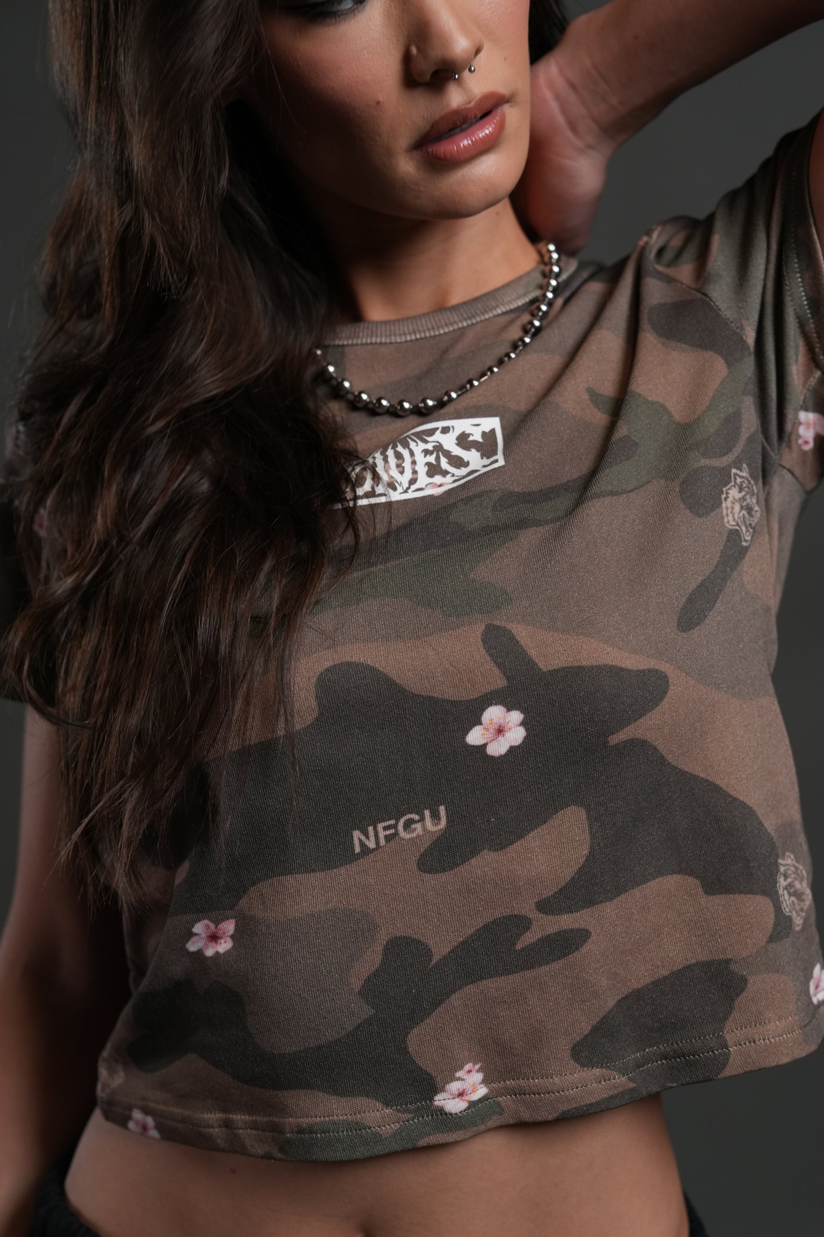 Midnight Wolves "Timeless" Tee in Vintage Blossom Woodland Camo — imagem 3