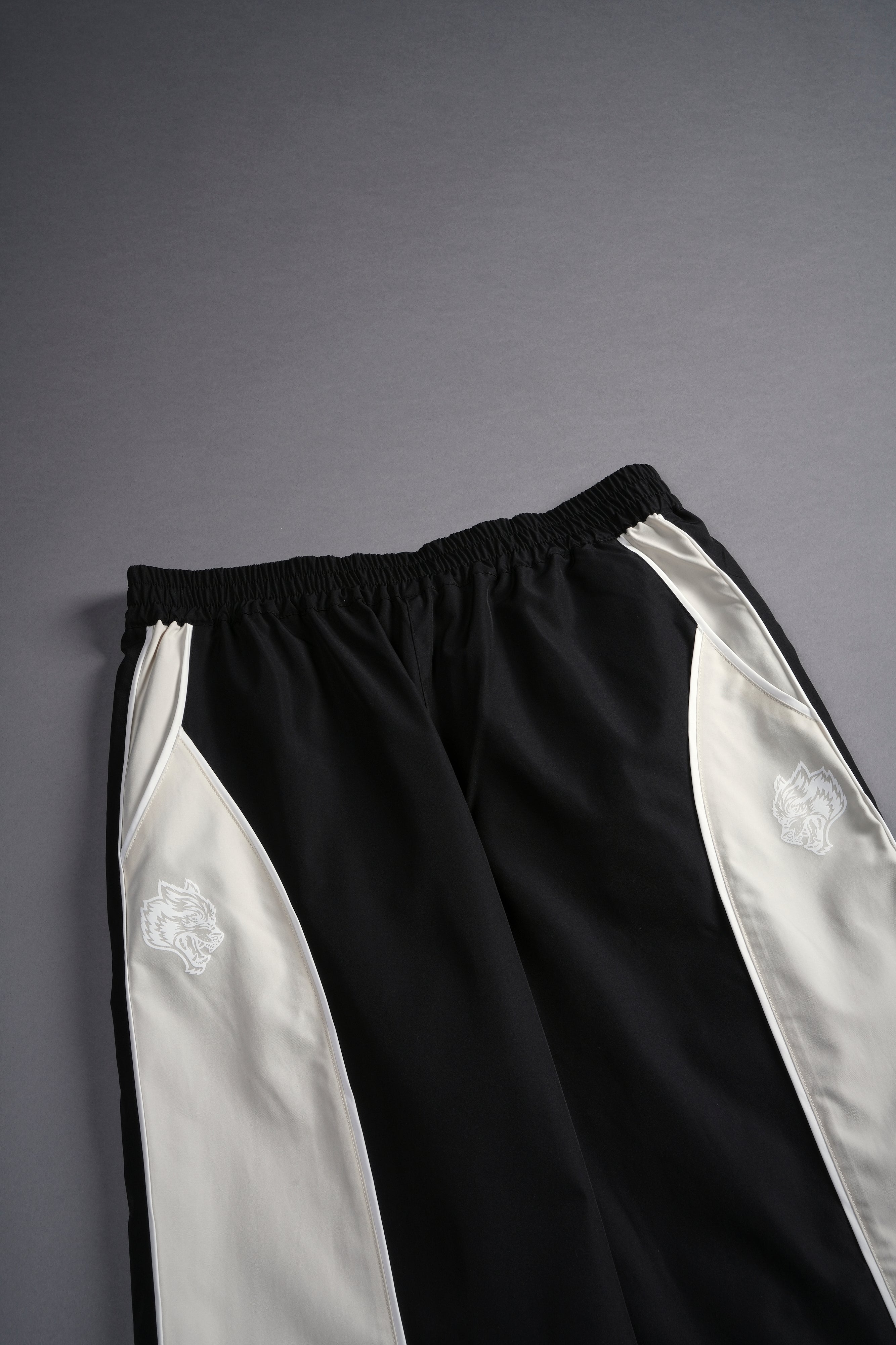 Dual Wolf Quinn Track Pants in Black/Sand — imagem 6