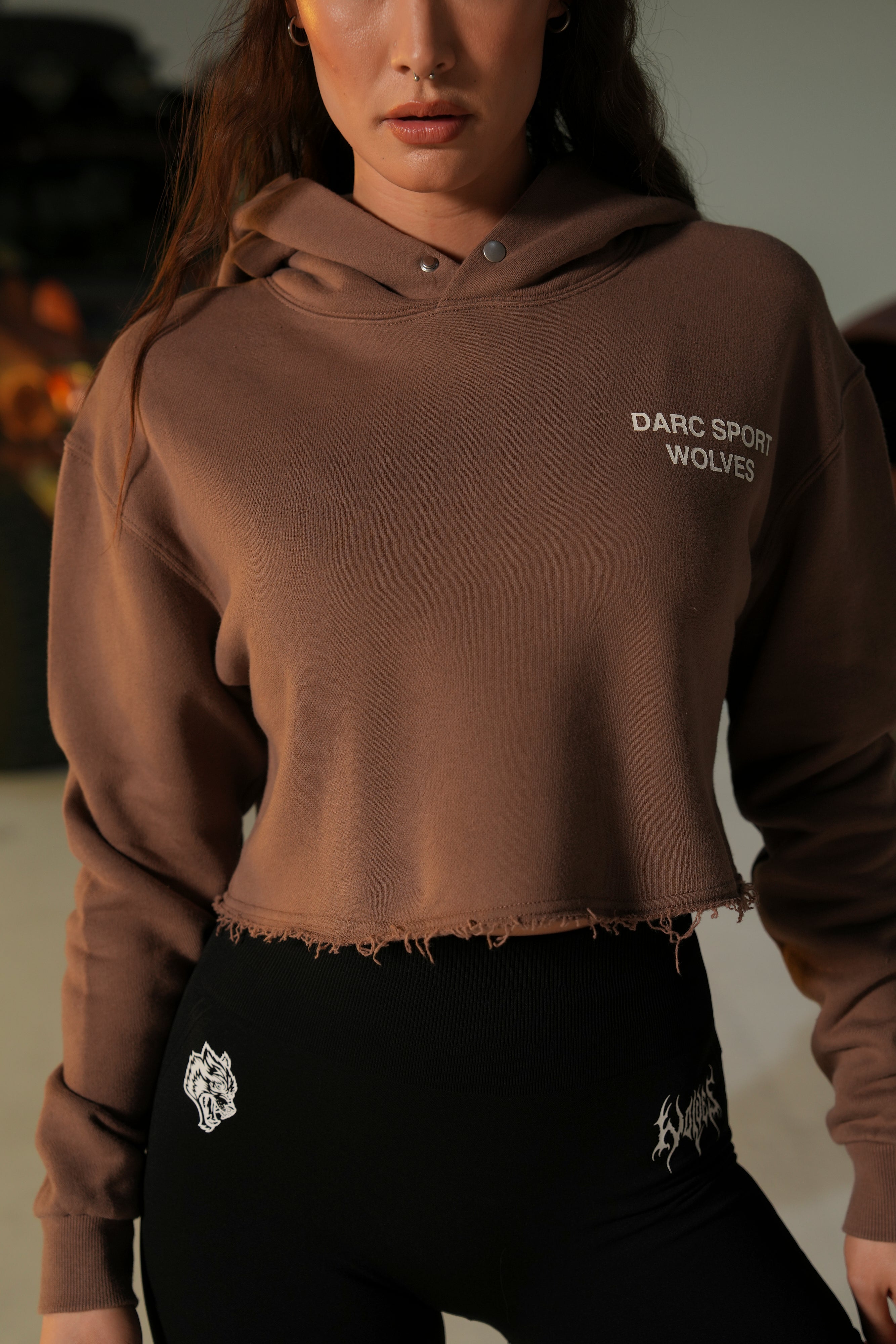 Darc Sport Wolves "Pierce" (Cropped) Hoodie in Norse Brown — imagem 6