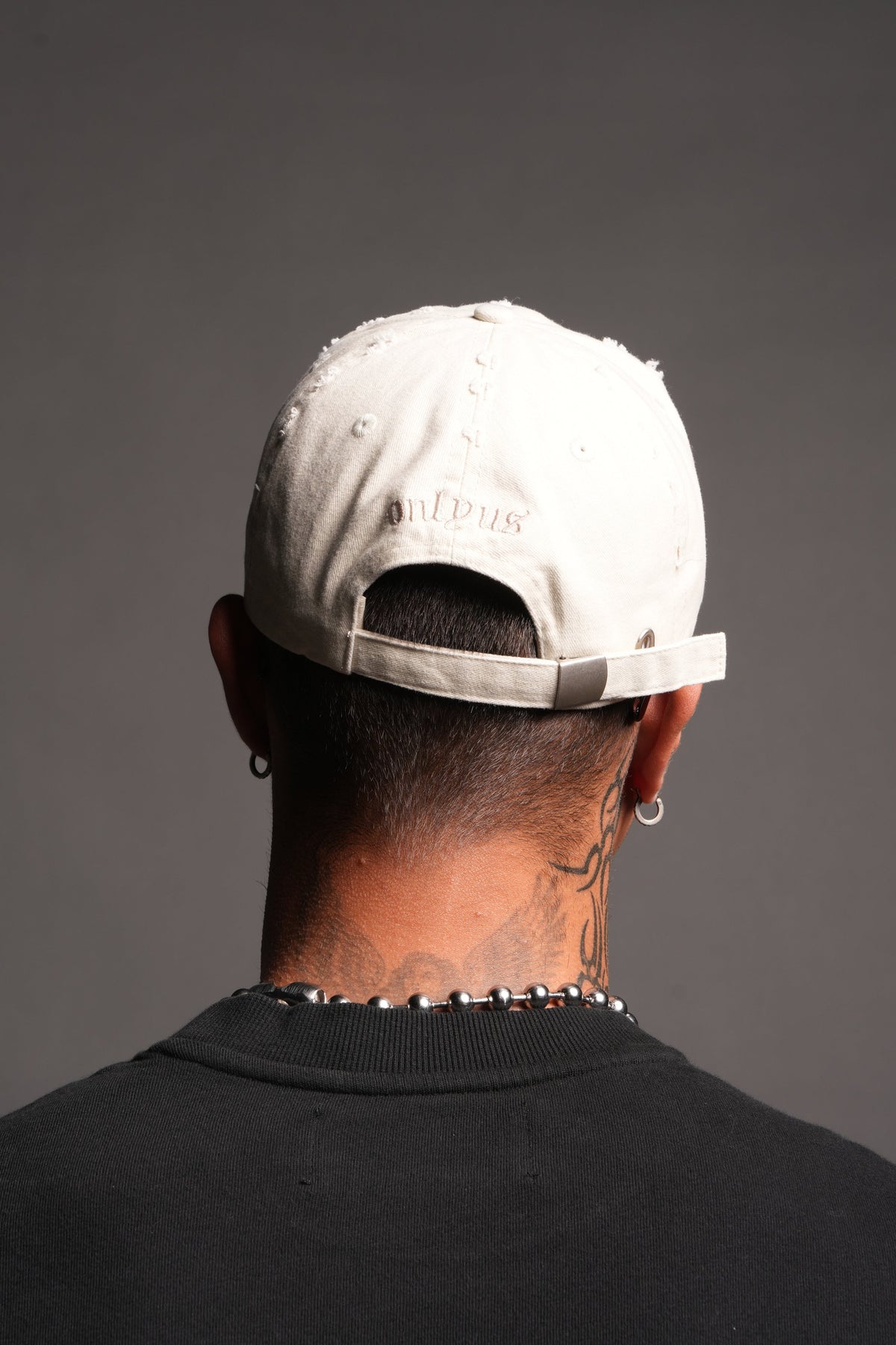 Wolf Head Distressed Dad Hat In Cream - imagem 4