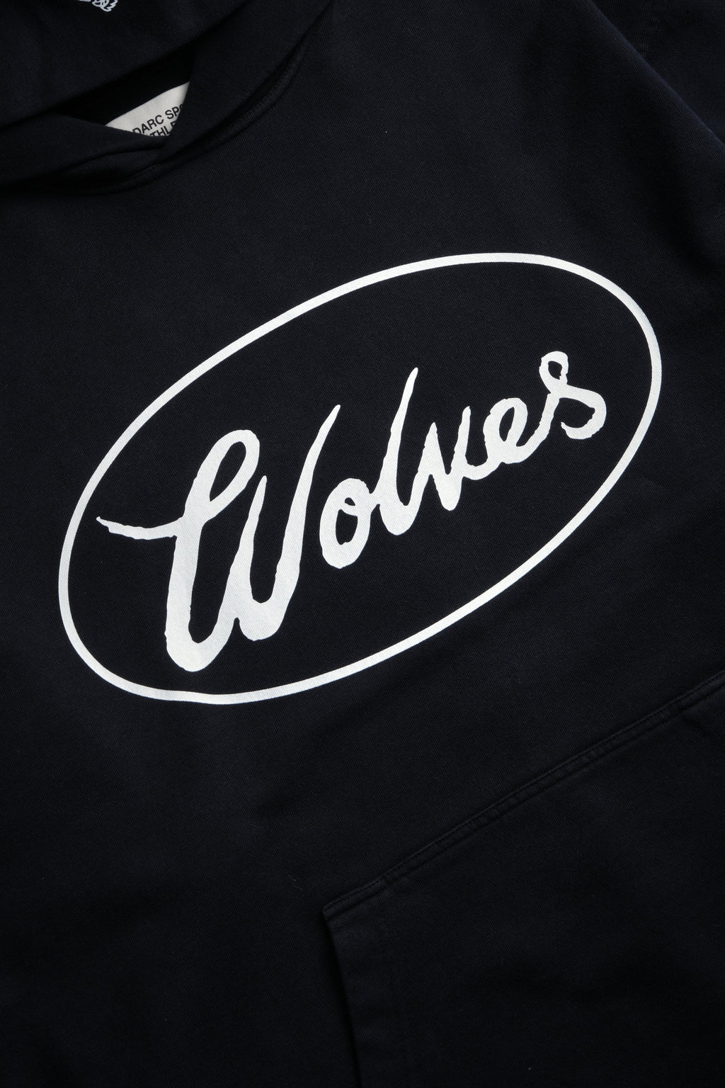 True to Our Core "Moaty" Hoodie in Black Drift Wash — imagem 9