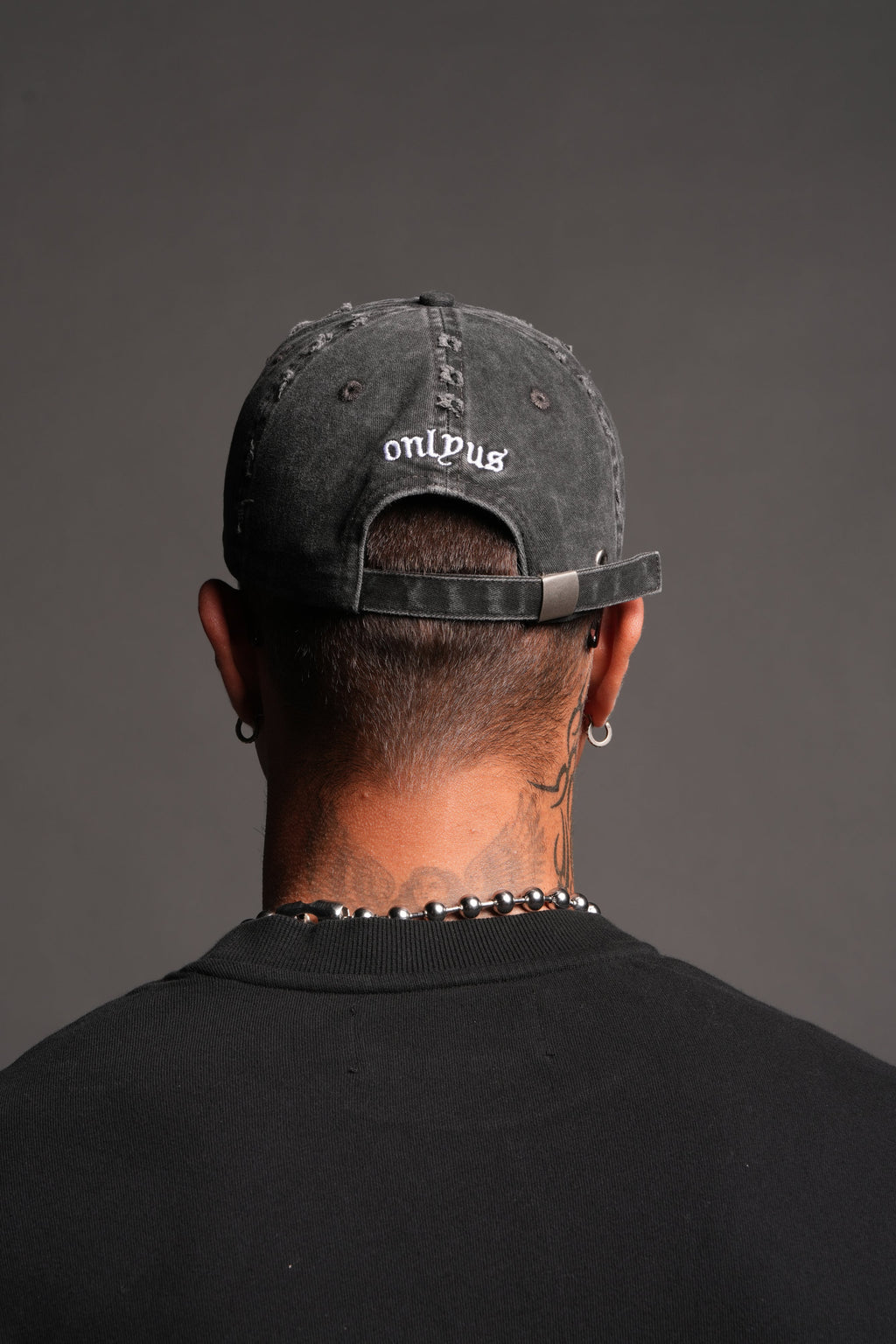 Wolf Head Distressed Dad Hat In Black - imagem 4