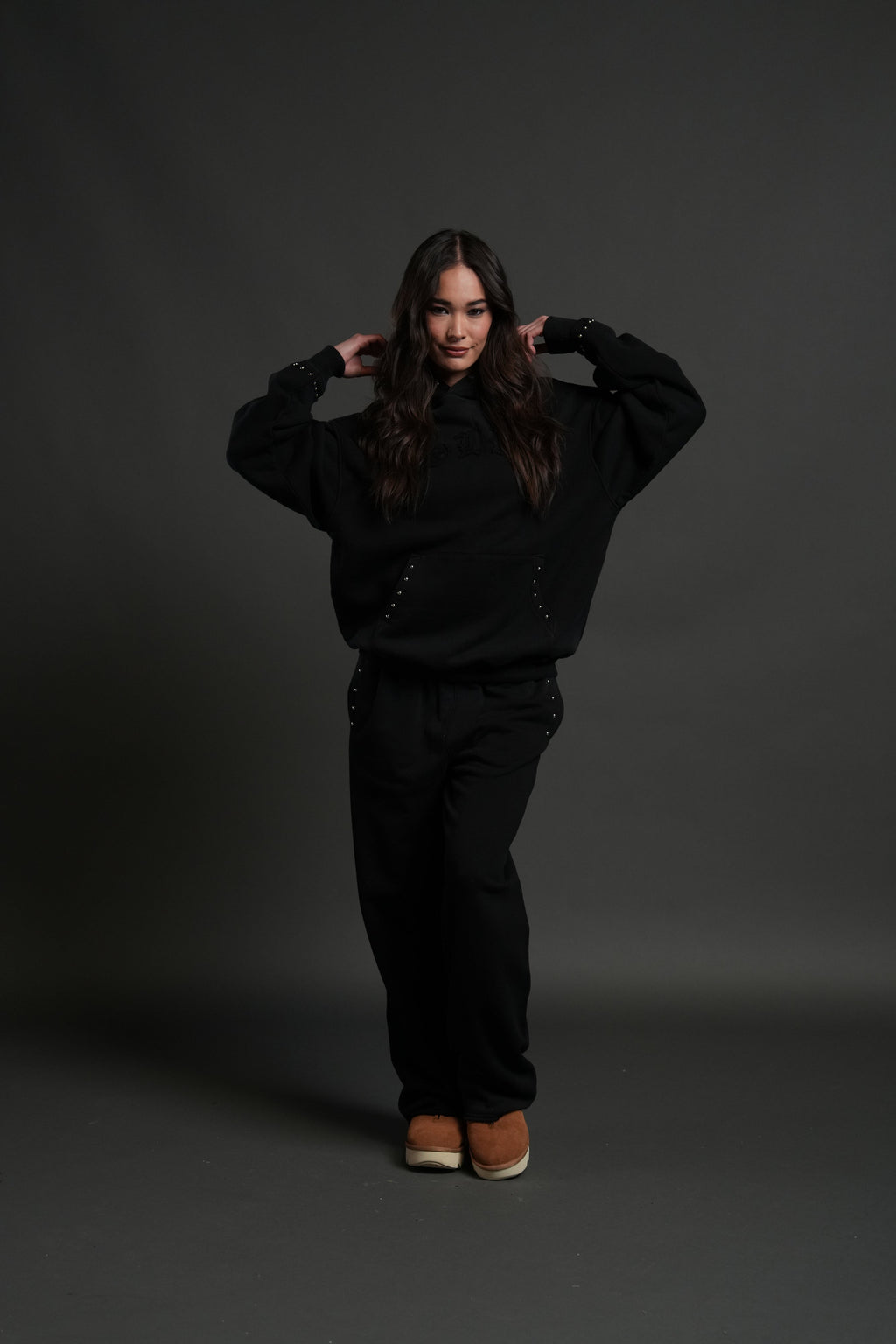 Studded Chopper Appliqué Pierce Hoodie in Black Drift Wash — imagem 2