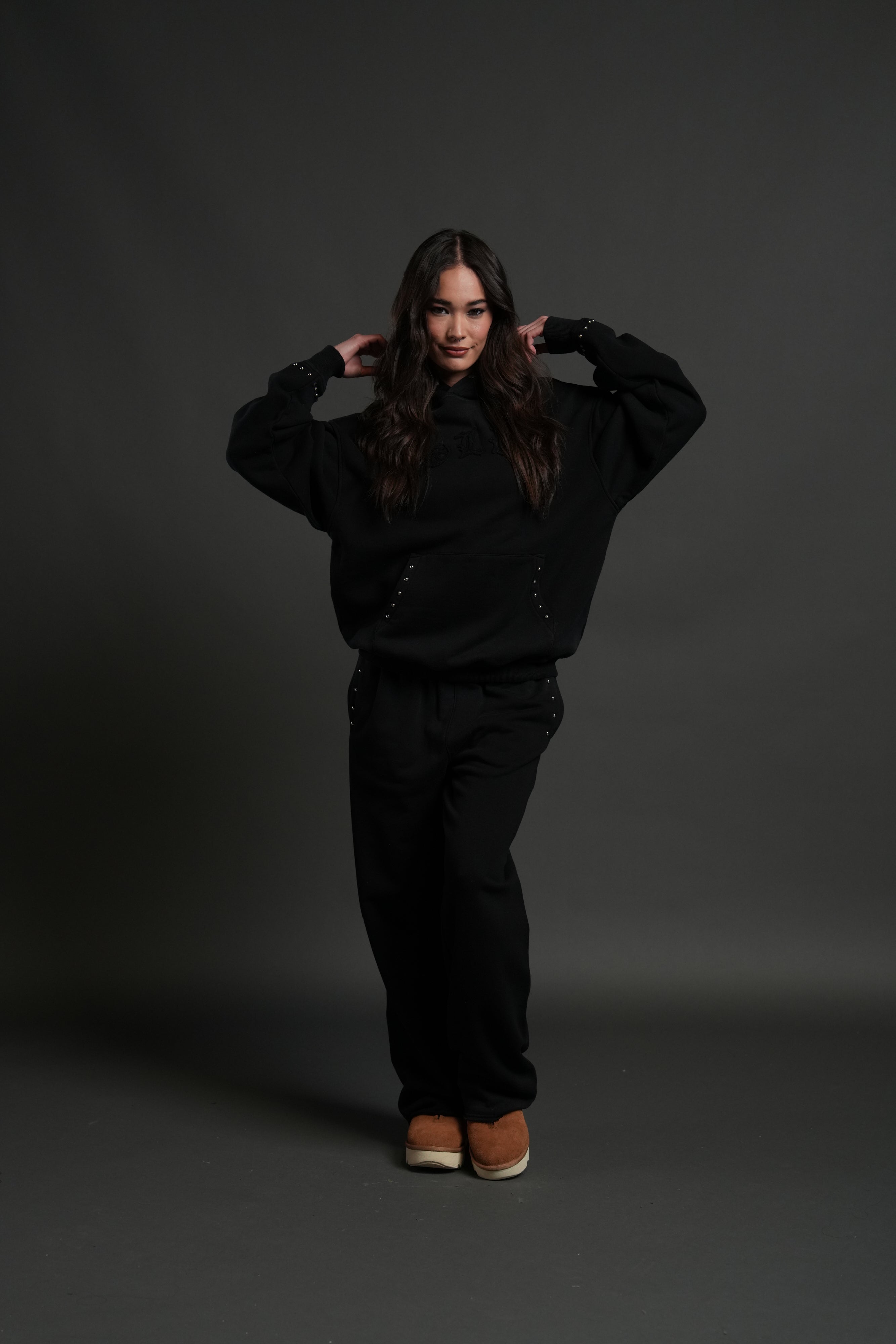 Studded Chopper Appliqué Pierce Hoodie in Black Drift Wash — imagem 2