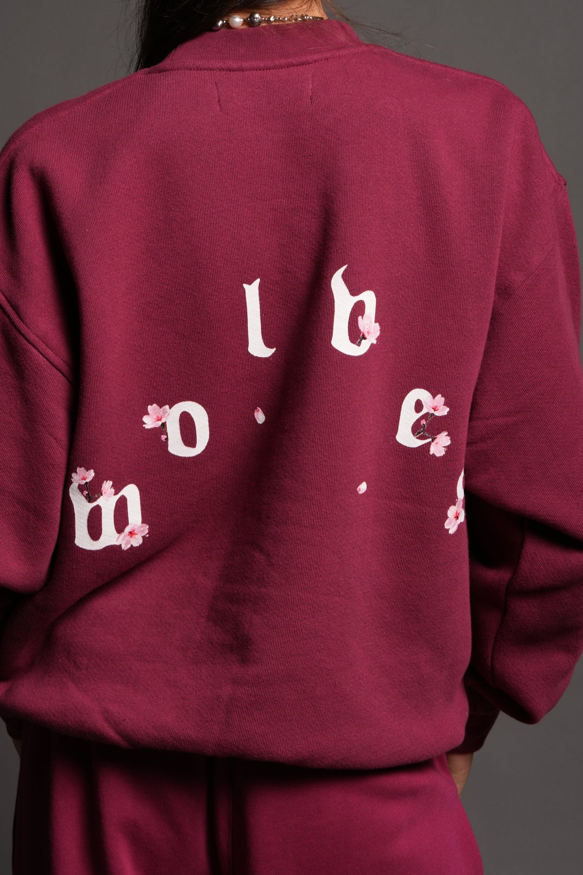 Sakura Pyramid Premium London Crewneck In Deep Raspberry — imagem 4