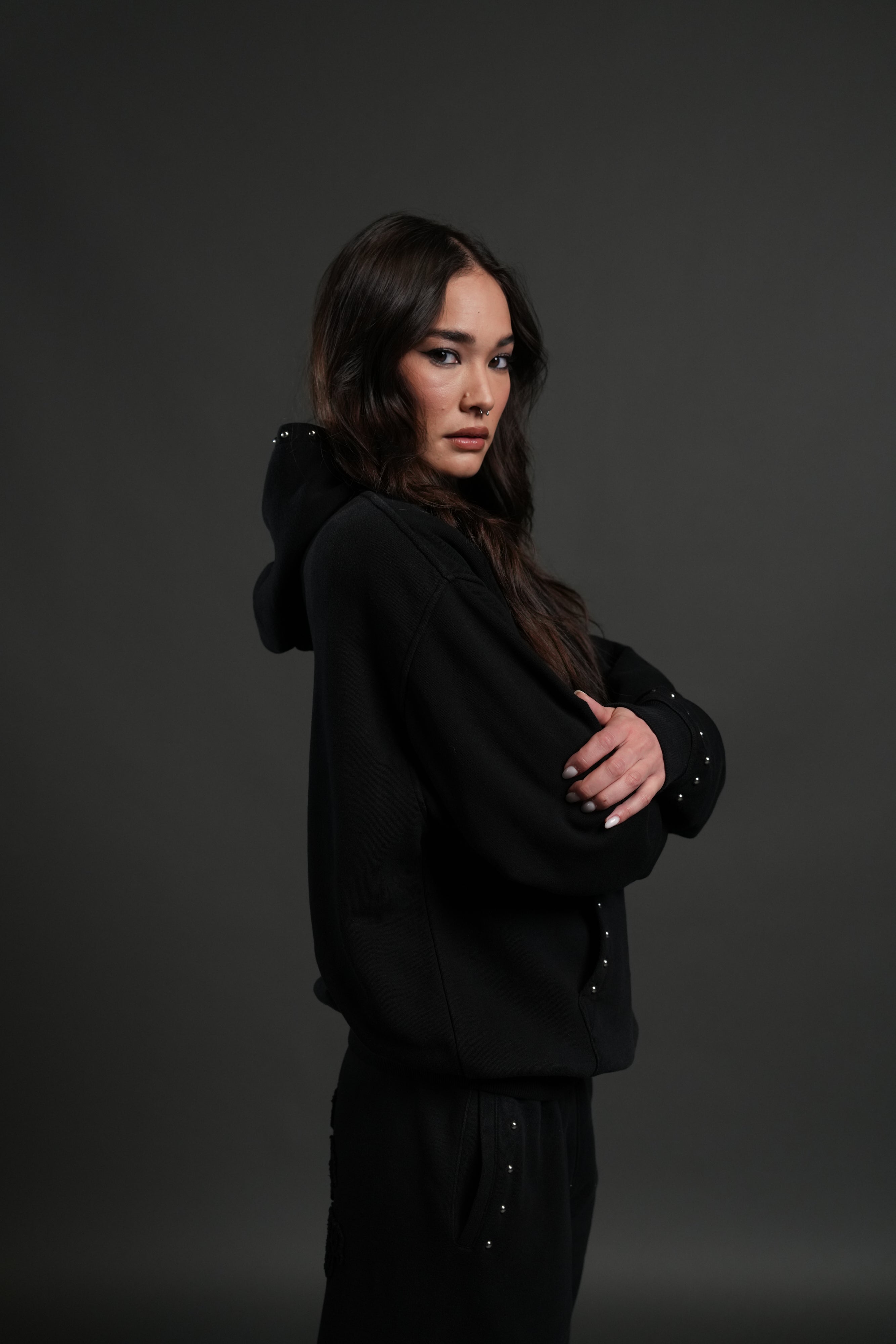 Studded Chopper Appliqué Pierce Hoodie in Black Drift Wash — imagem 3