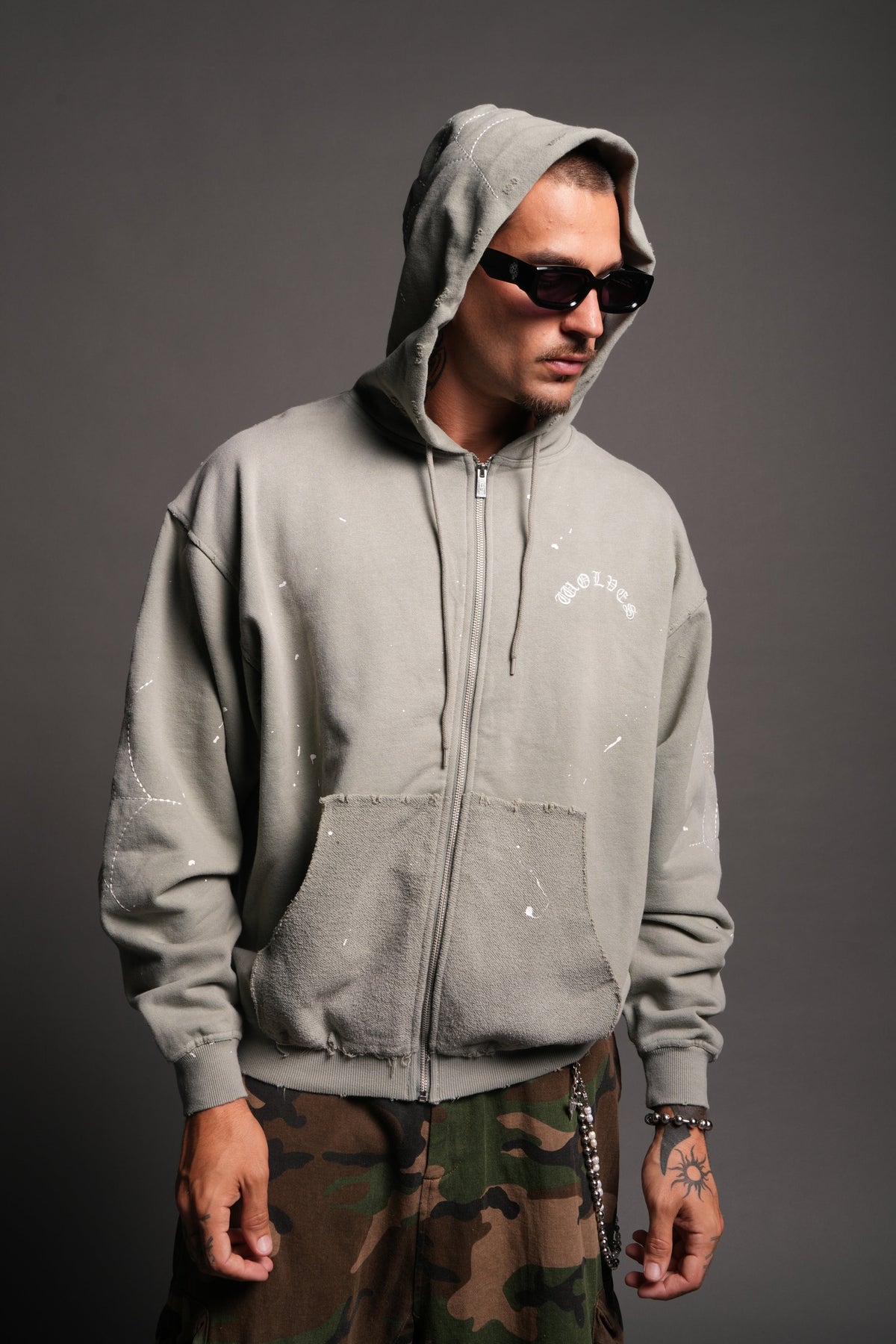 Sashiko Webs Grunge Moatis Zip Hoodie in Owen Green Sun Fade - imagem 1