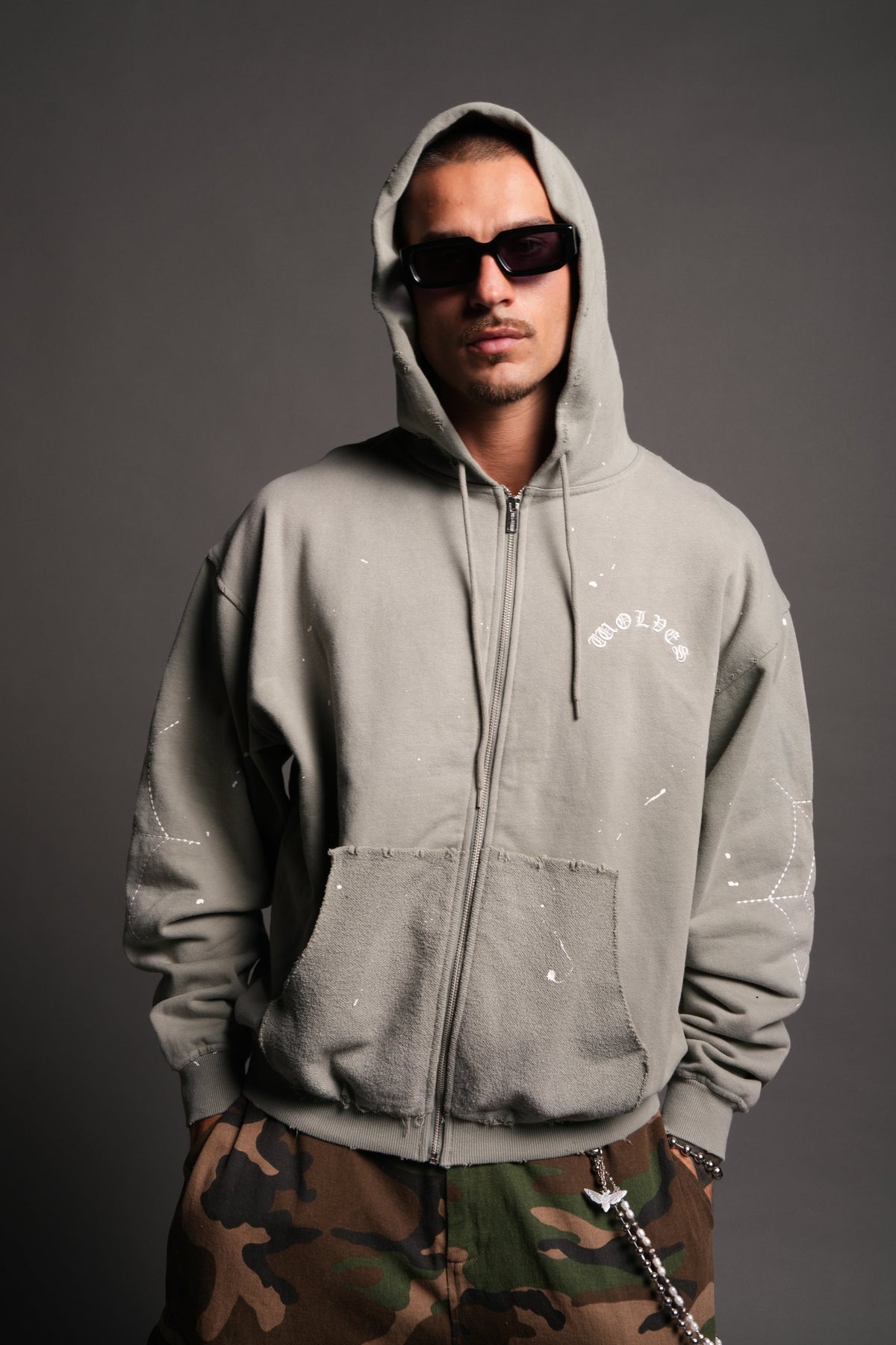 Sashiko Webs Grunge Moatis Zip Hoodie in Owen Green Sun Fade - imagem 2