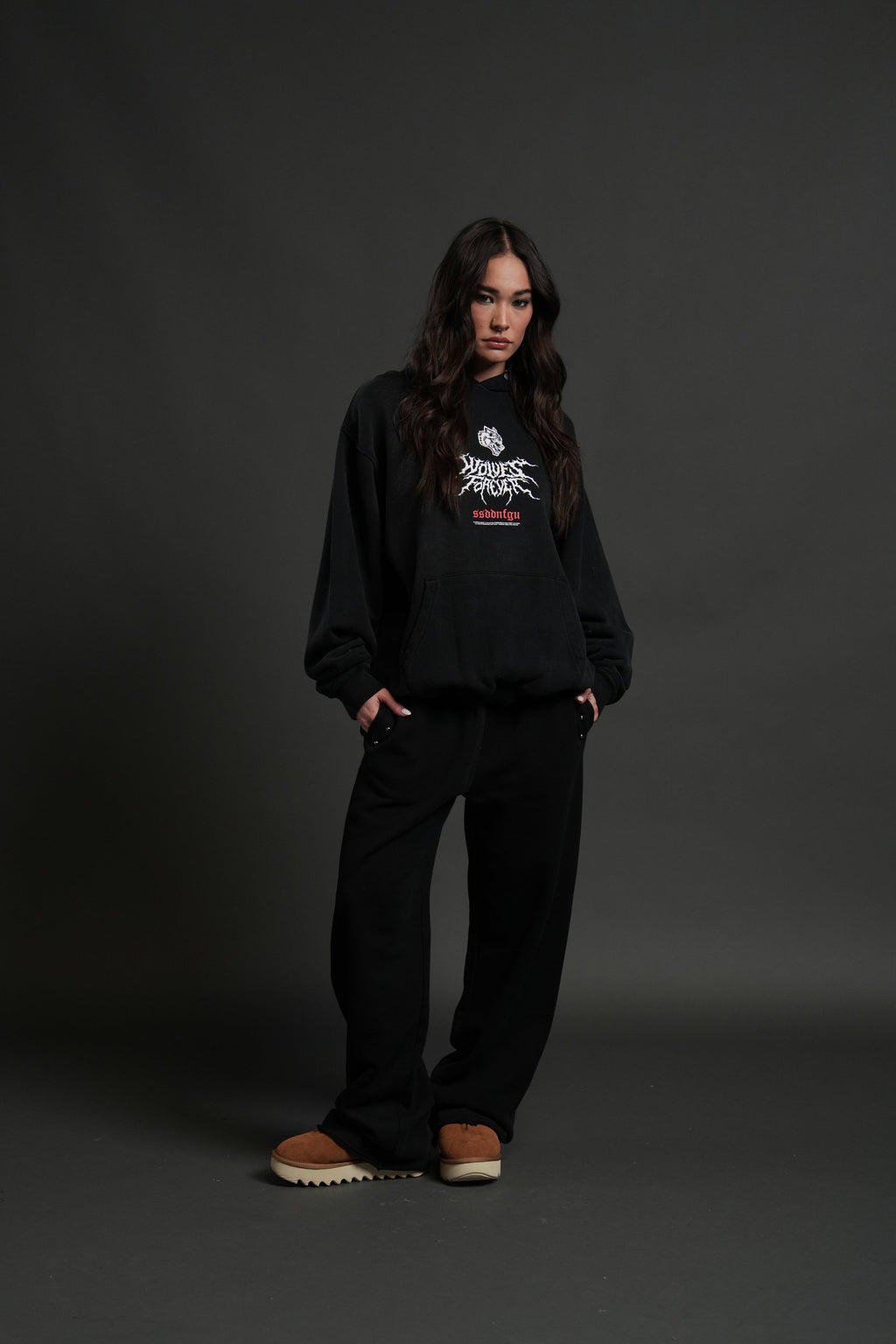 Mori Rose "Pierce" Hoodie in Black Drift Wash — imagem 11