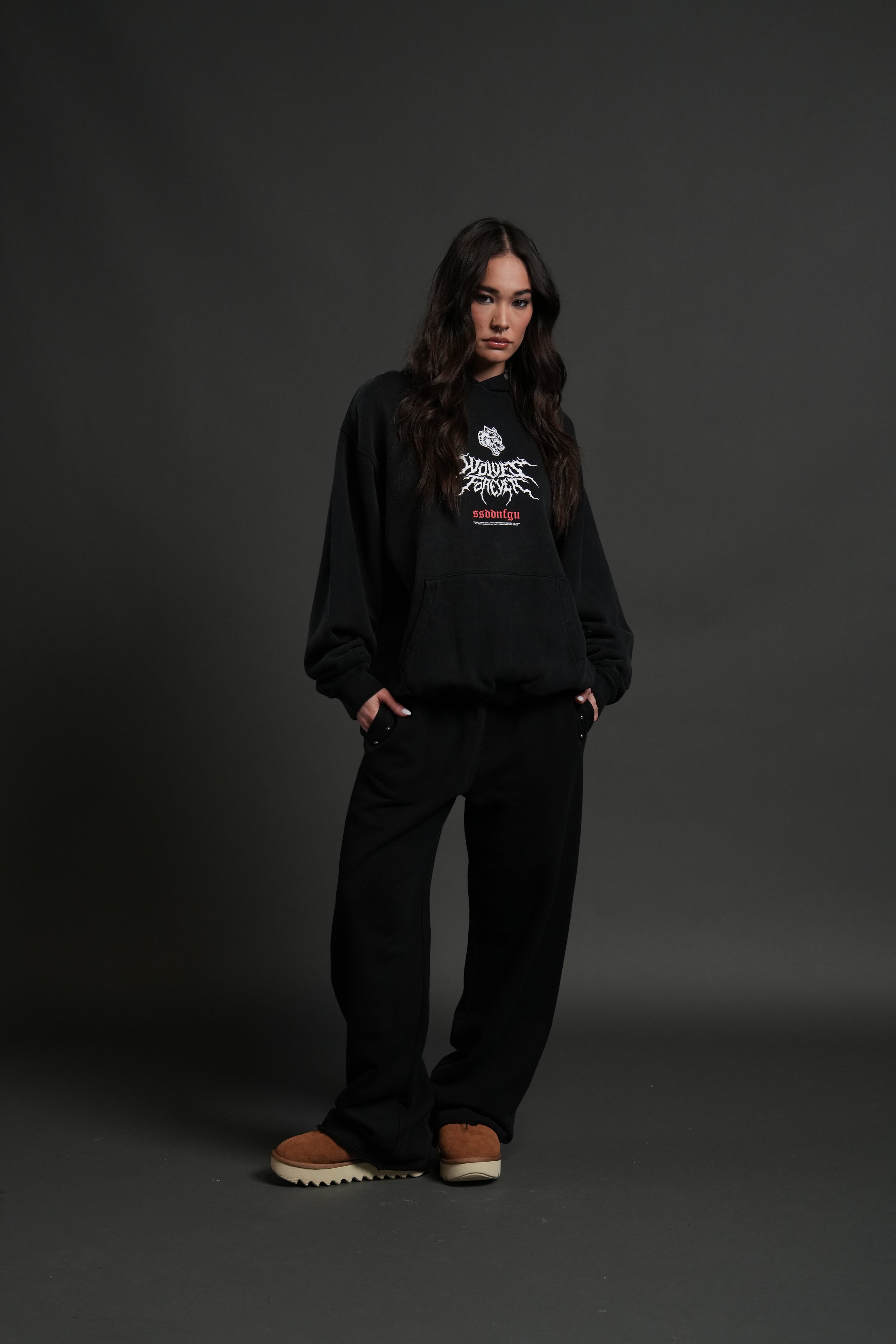 Mori Rose "Pierce" Hoodie in Black Drift Wash — imagem 11