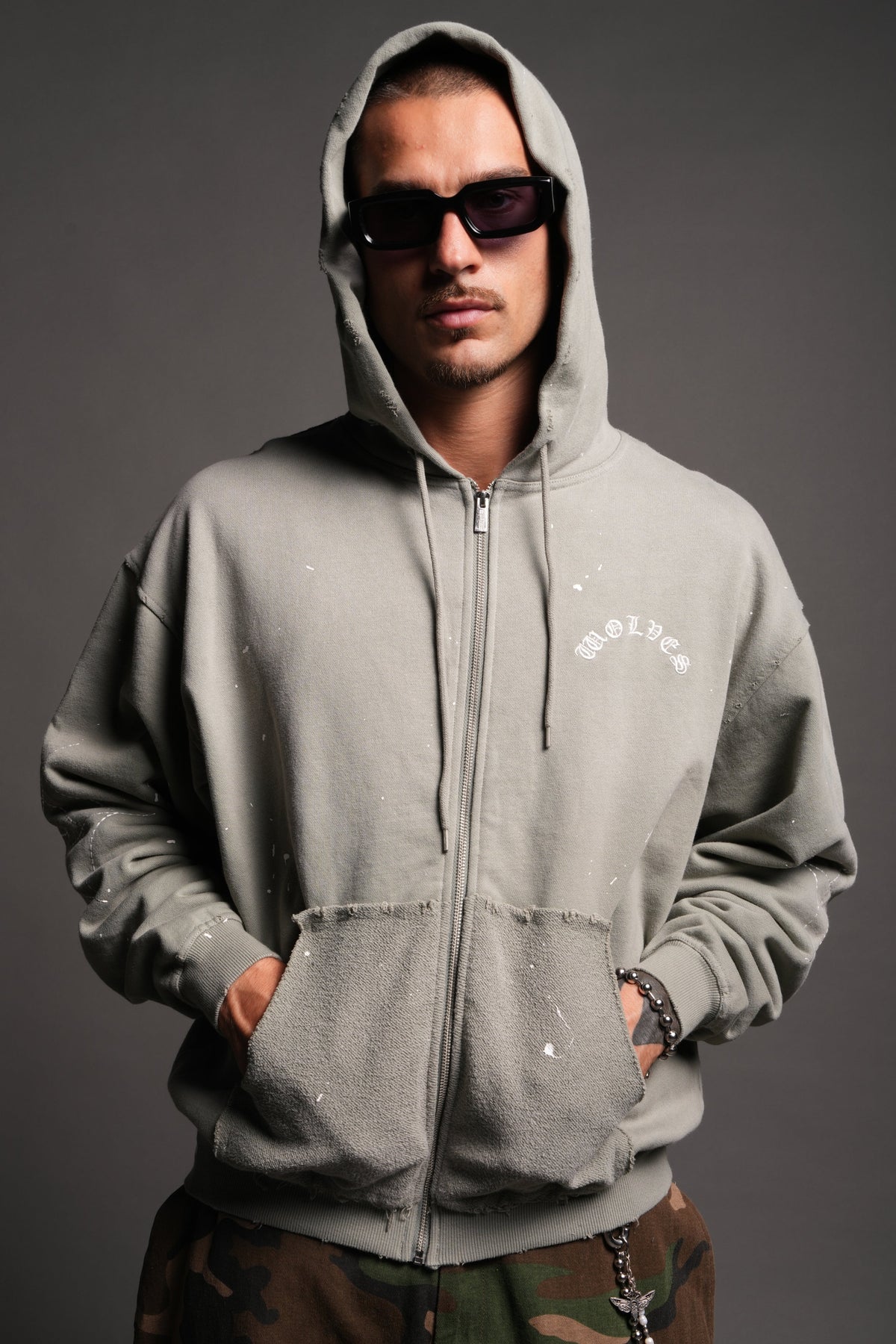 Sashiko Webs Grunge Moatis Zip Hoodie in Owen Green Sun Fade - imagem 3