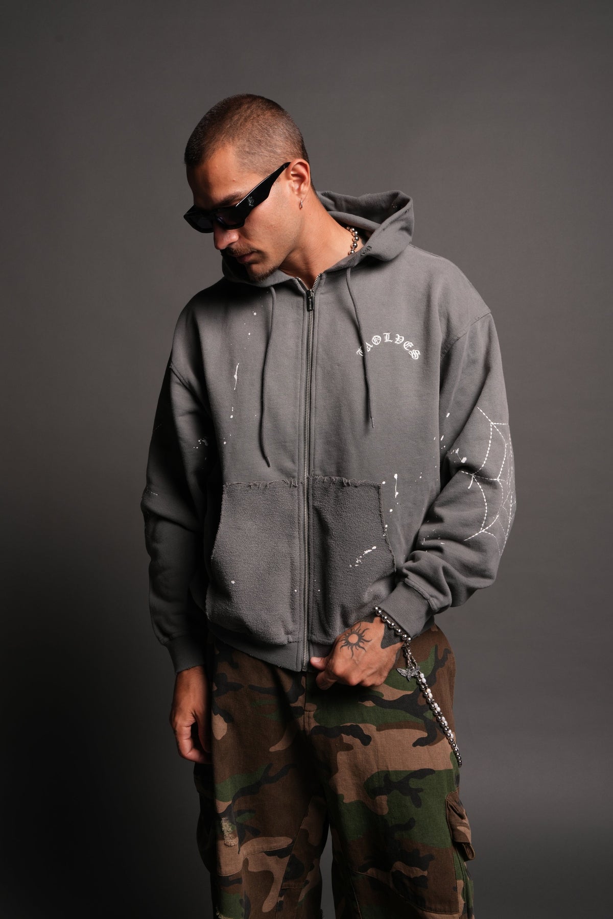 Sashiko Webs Grunge Moatis Zip Hoodie in Slate Gray Sun Fade - imagem 1