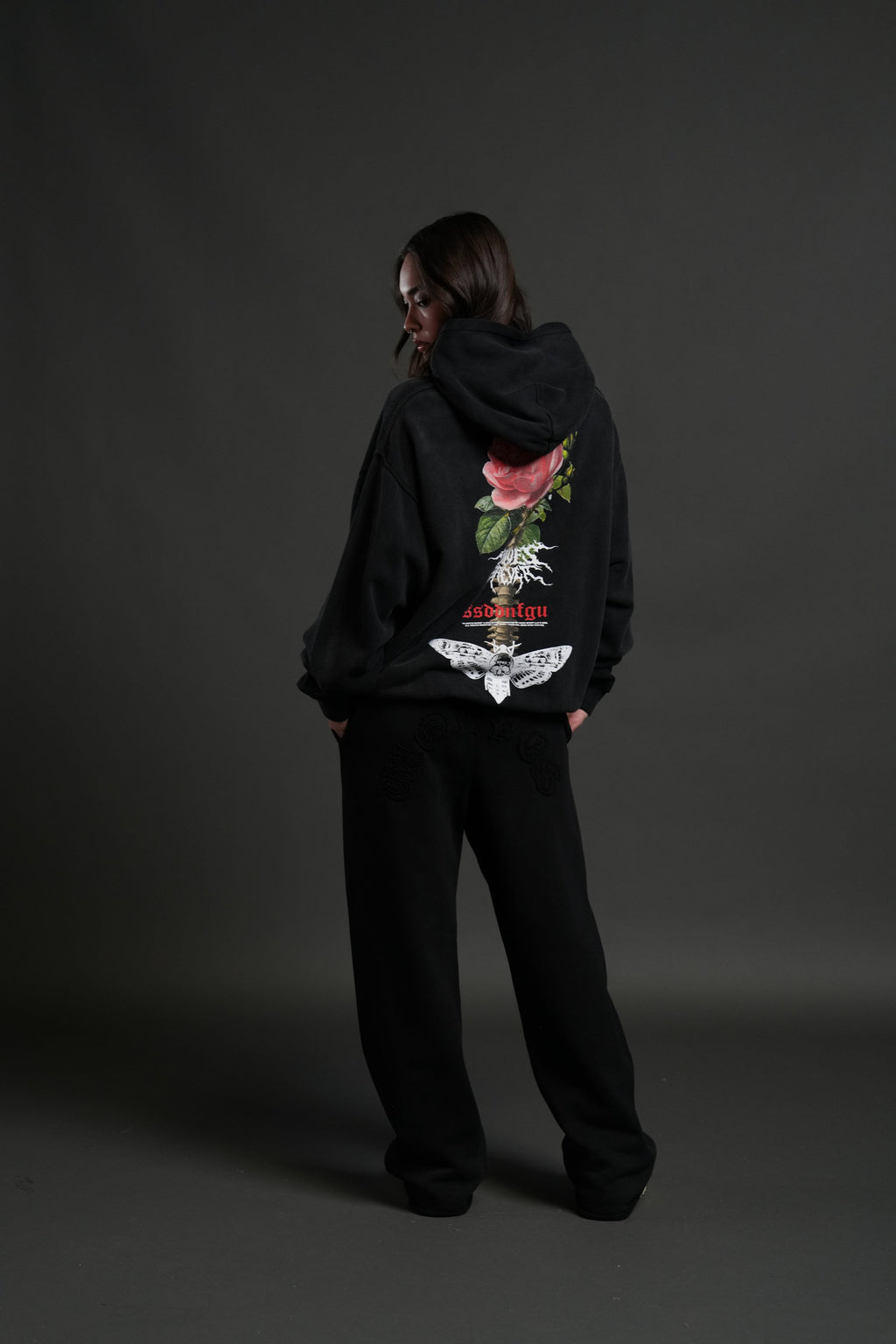 Mori Rose "Pierce" Hoodie in Black Drift Wash — imagem 12