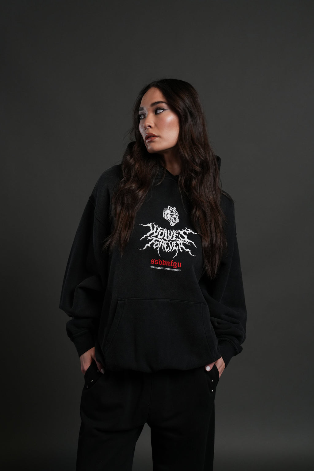 Mori Rose "Pierce" Hoodie in Black Drift Wash — imagem 9