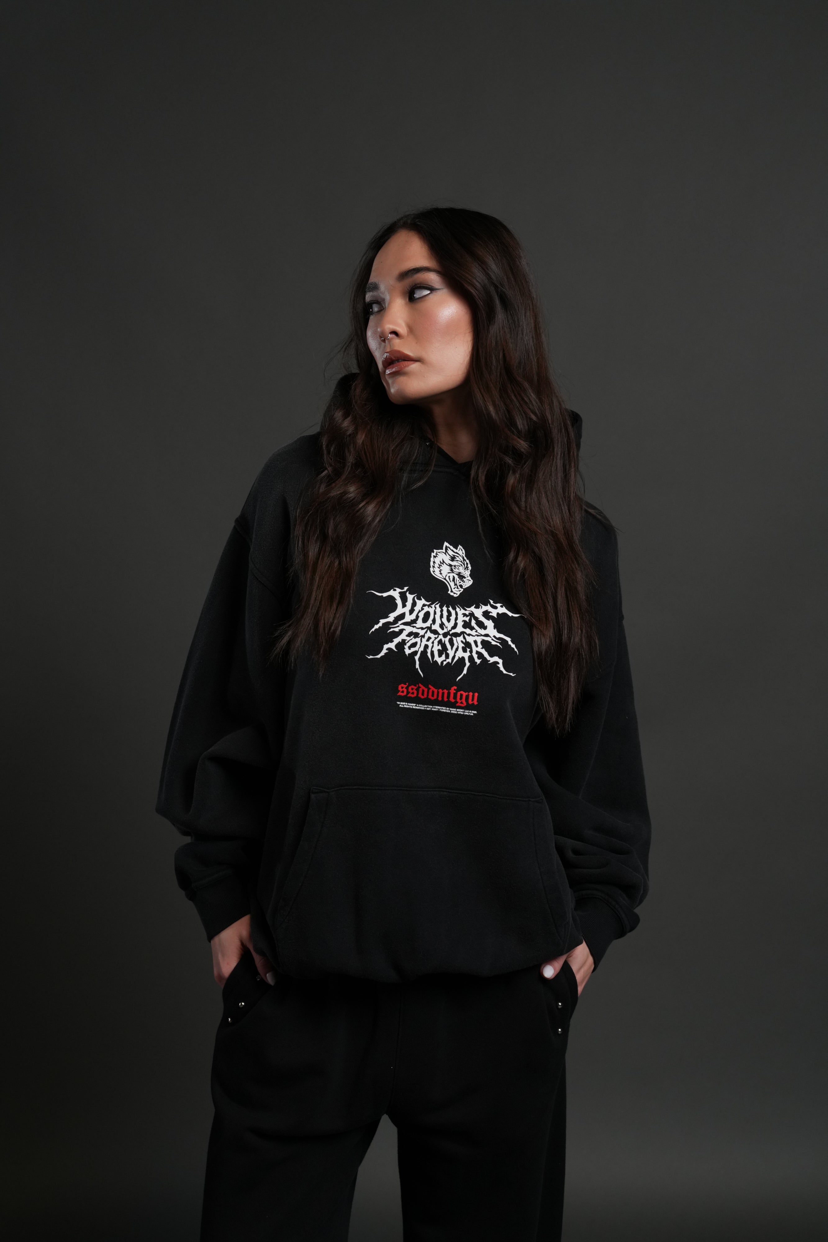 Mori Rose "Pierce" Hoodie in Black Drift Wash — imagem 9