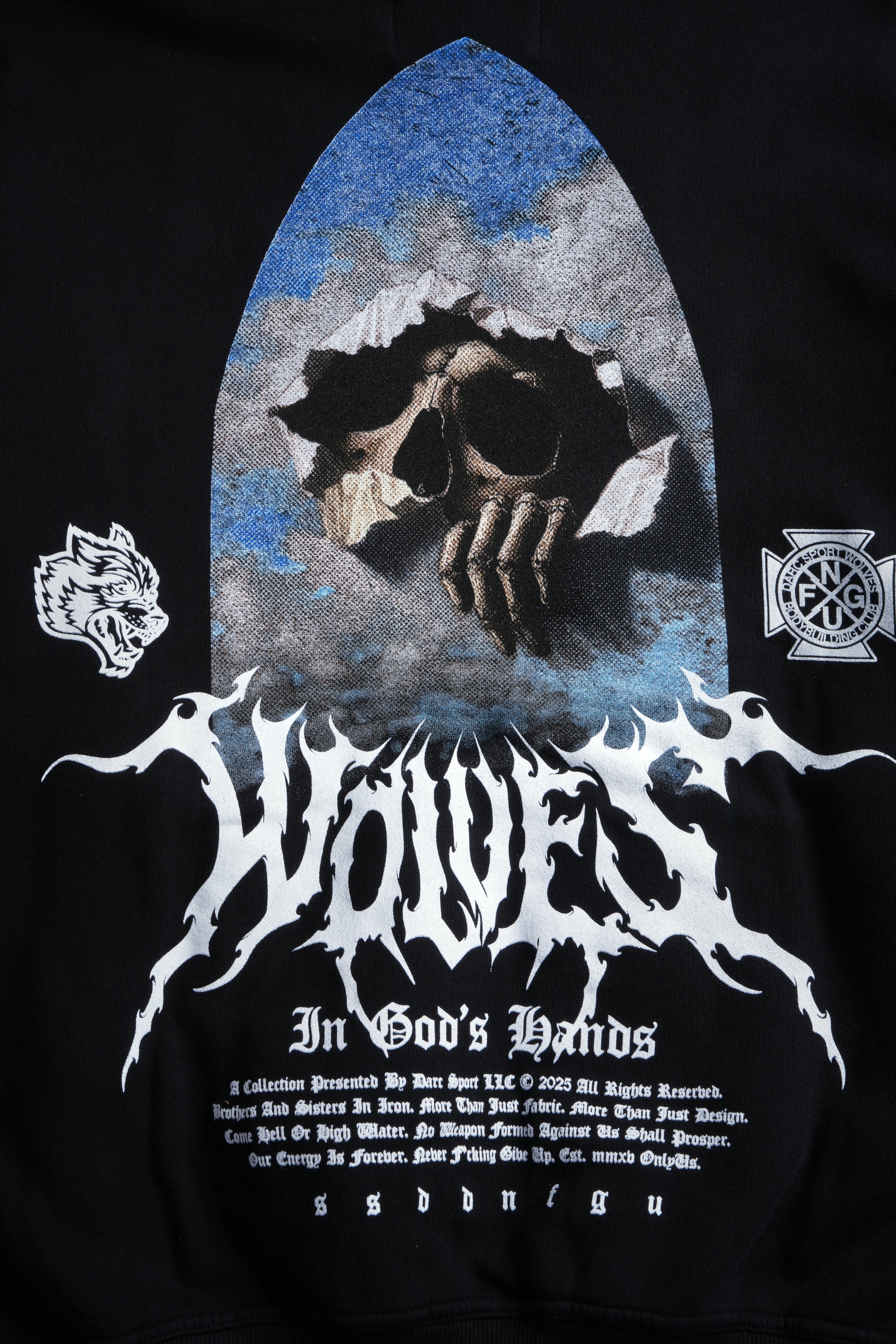 Through the Clouds "Pierce" Hoodie in Black — imagem 9