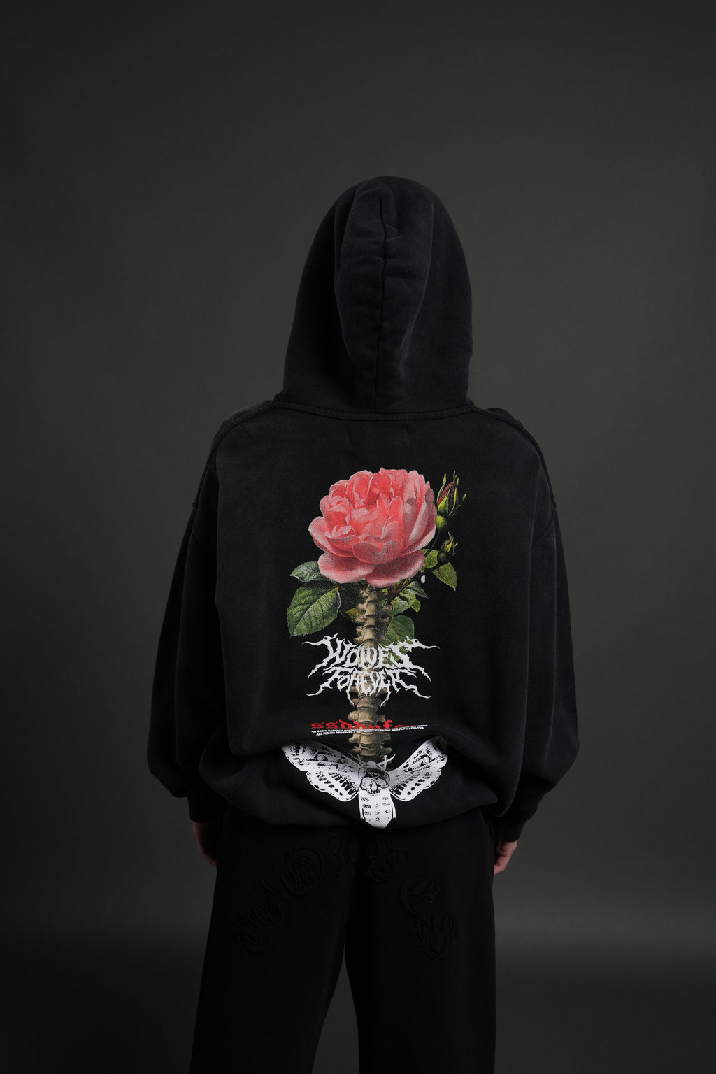 Mori Rose "Pierce" Hoodie in Black Drift Wash — imagem 10